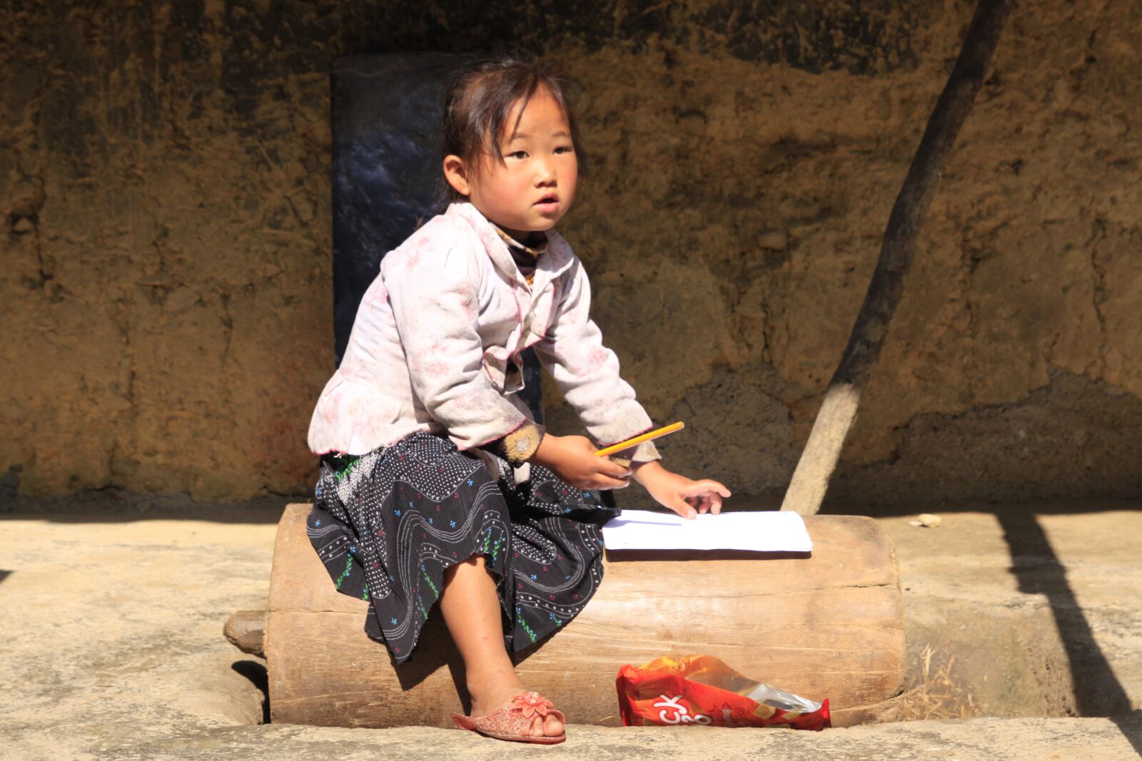 Canon EOS 50D sample photo. Hmong, little girl, writing photography