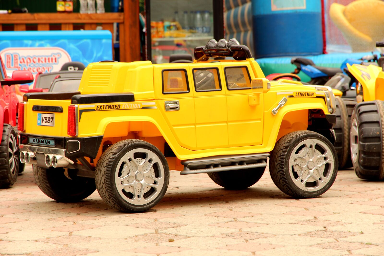 Canon EOS 650D (EOS Rebel T4i / EOS Kiss X6i) sample photo. Machine, children's machine, toy photography