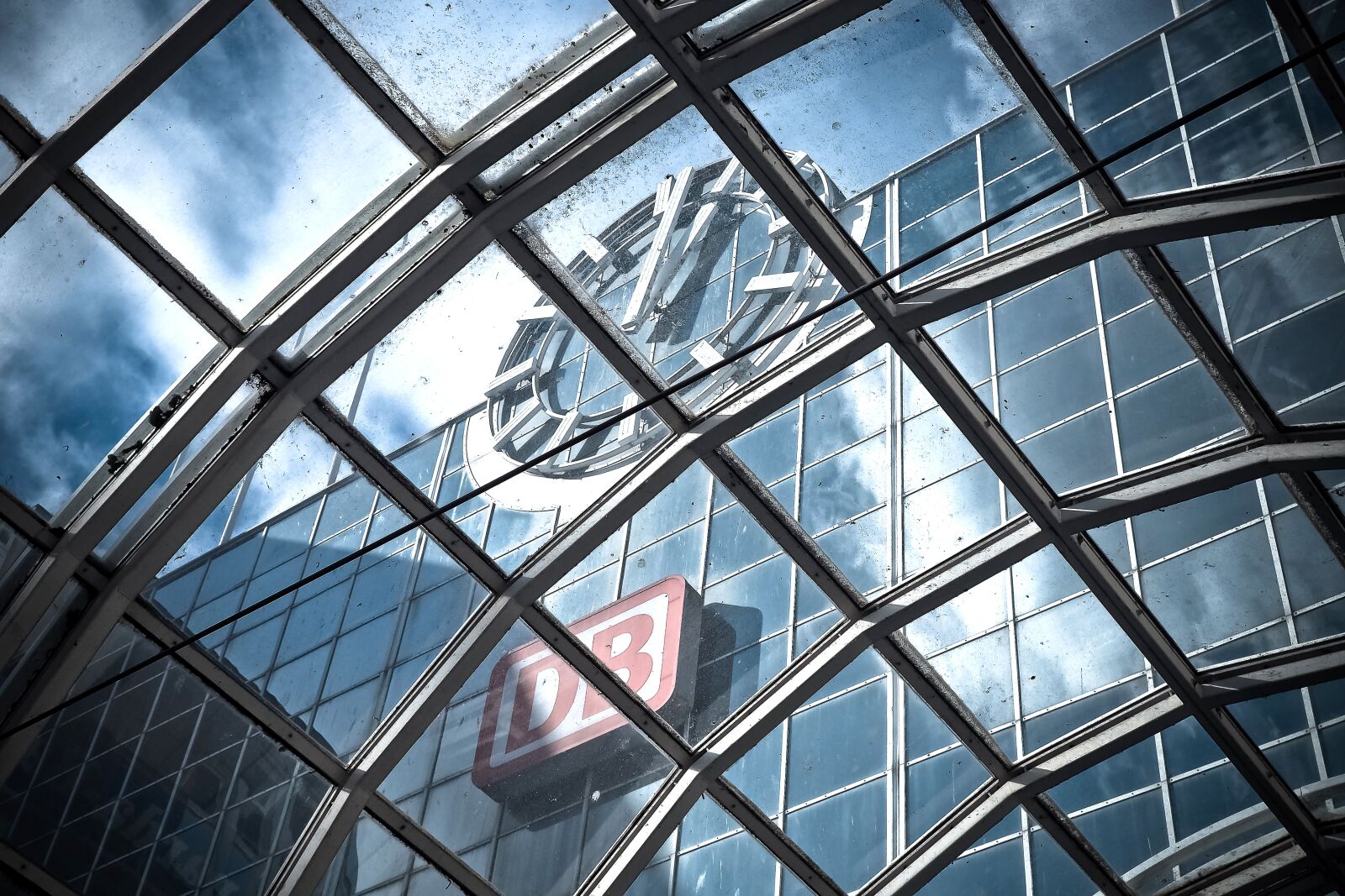 Olympus OM-D E-M10 sample photo. Architecture, modern, building photography