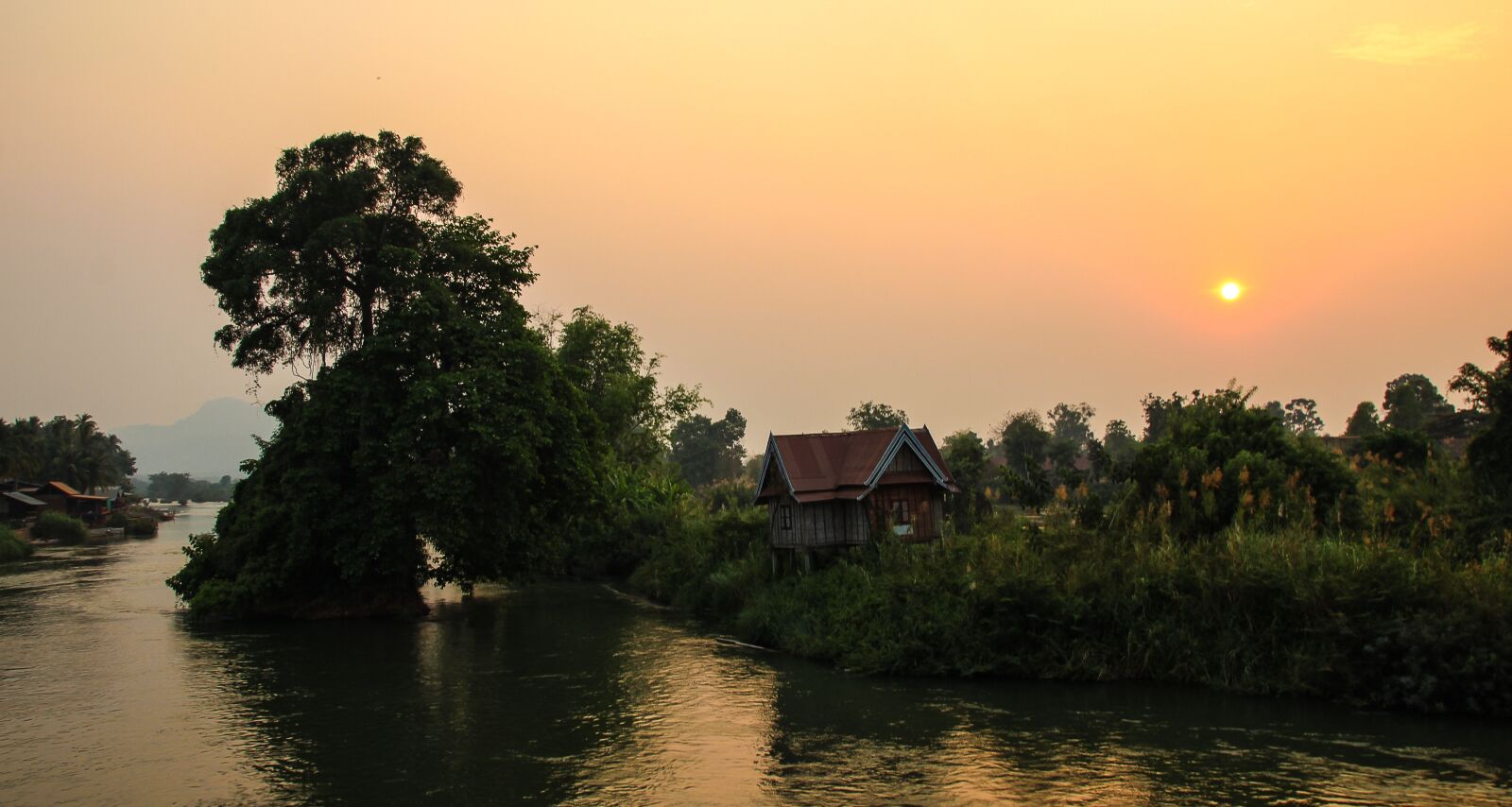 Canon EOS 1200D (EOS Rebel T5 / EOS Kiss X70 / EOS Hi) sample photo. Laos, islands, river photography