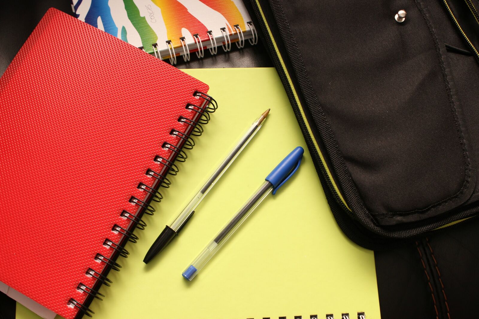 Canon EOS 600D (Rebel EOS T3i / EOS Kiss X5) sample photo. School, notebook, binders photography