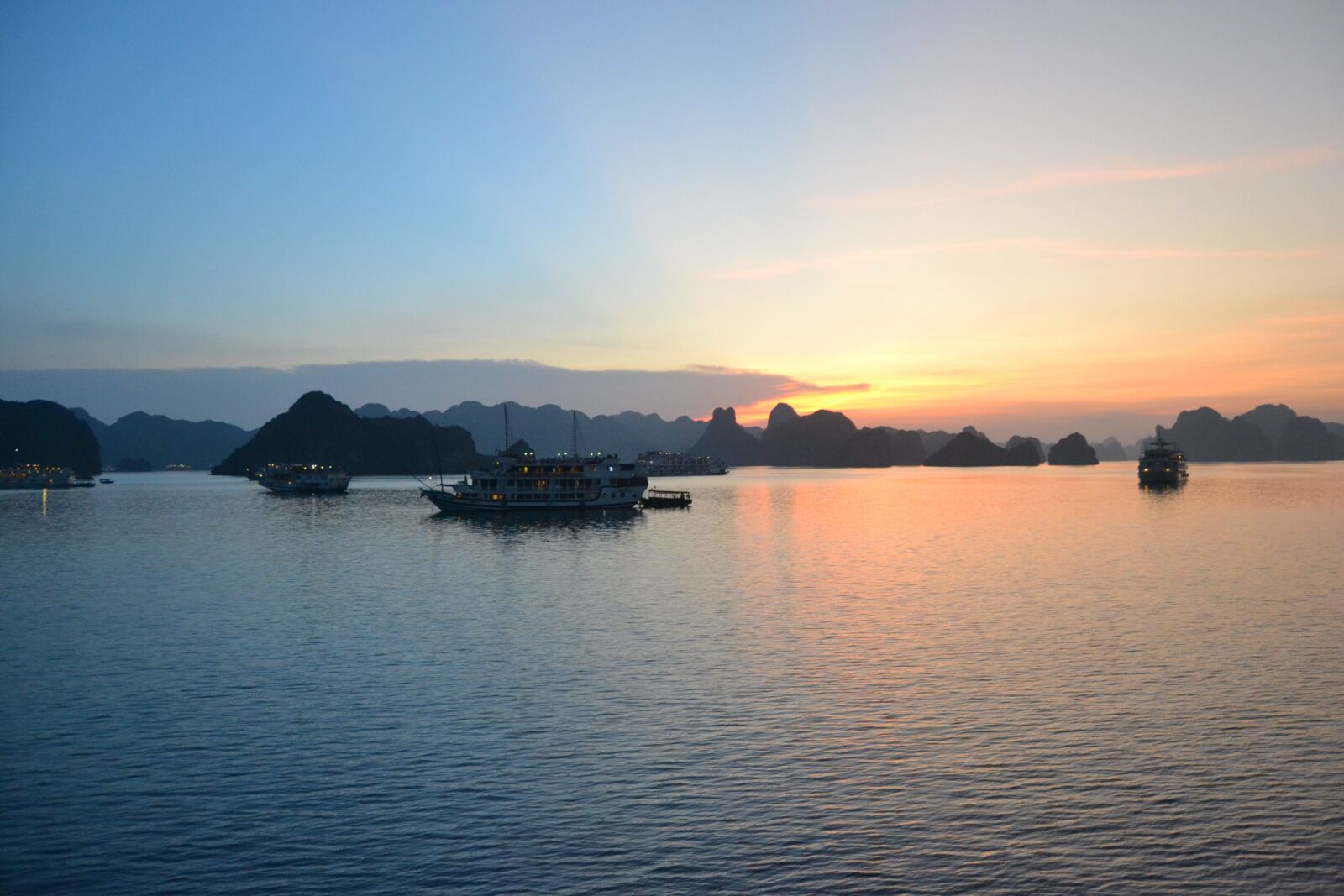 Nikon D3100 sample photo. Vietnam, ha long bay photography