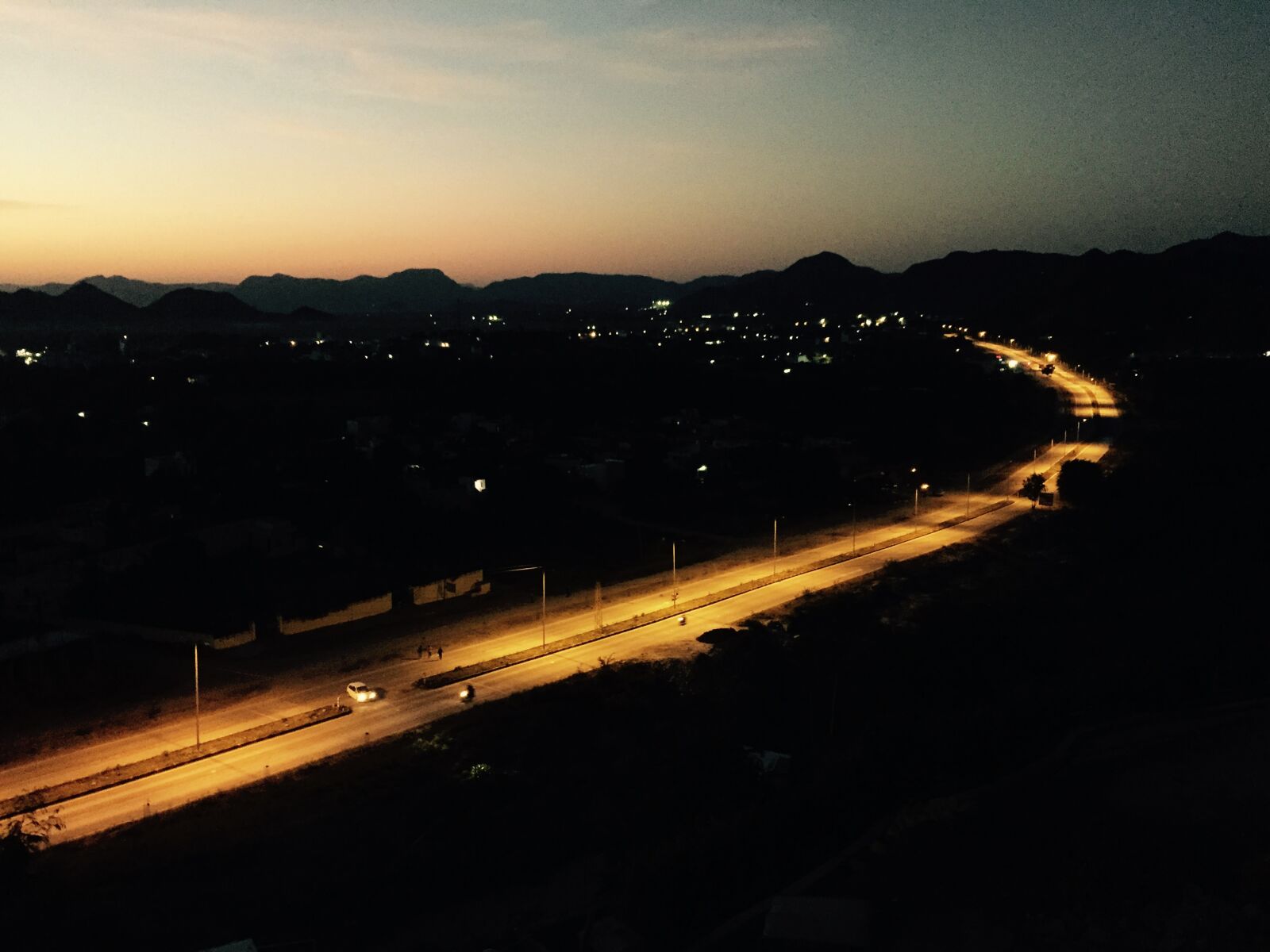 Apple iPhone 6 sample photo. Road, streets, night, yellow photography