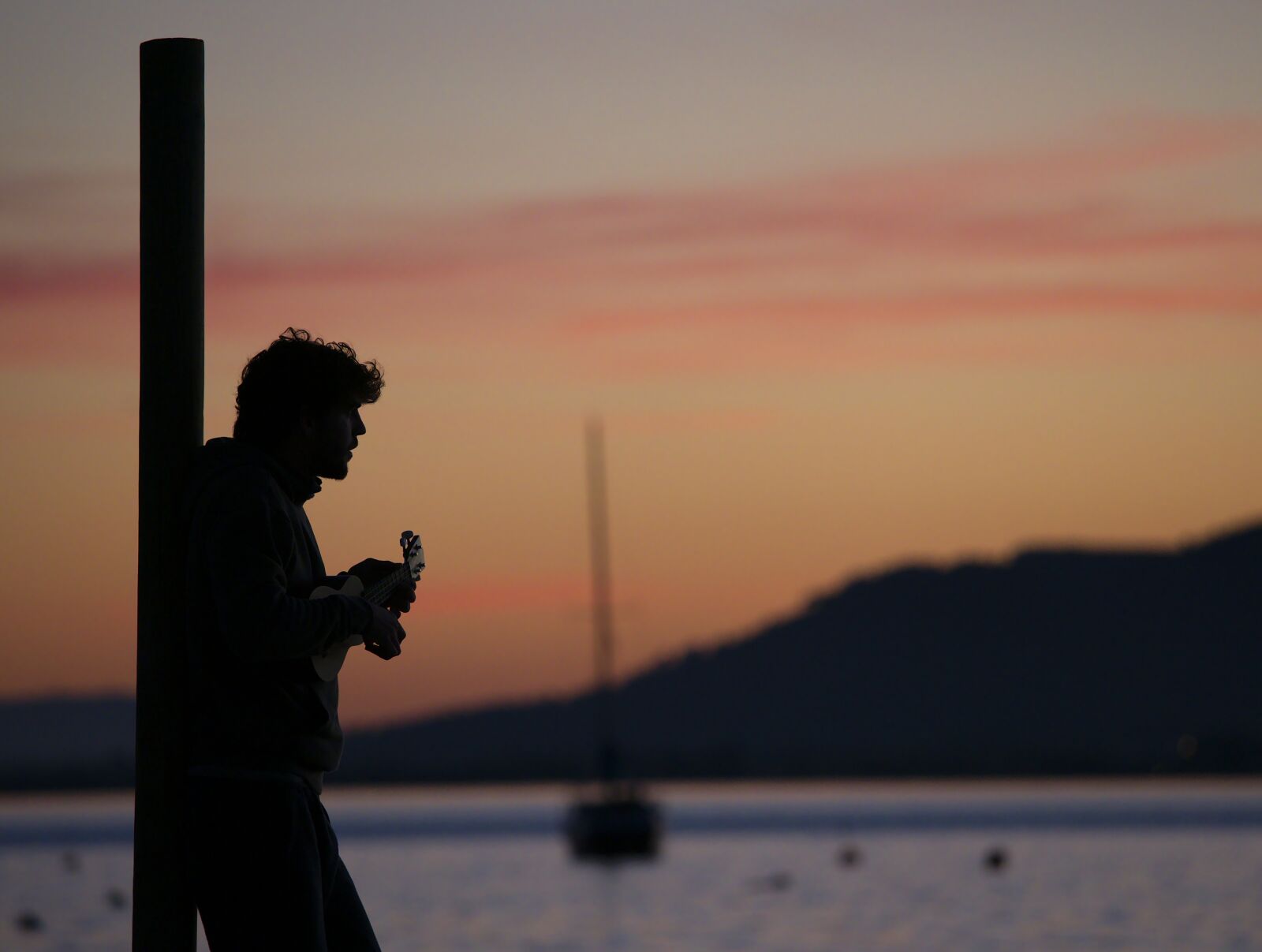 Olympus OM-D E-M1 Mark II + Olympus M.Zuiko Digital ED 40-150mm F2.8 Pro sample photo. Sea, sunrise, guitar photography