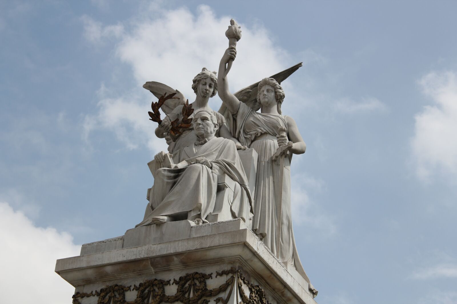 Canon EOS 550D (EOS Rebel T2i / EOS Kiss X4) sample photo. Statue, sky, history photography