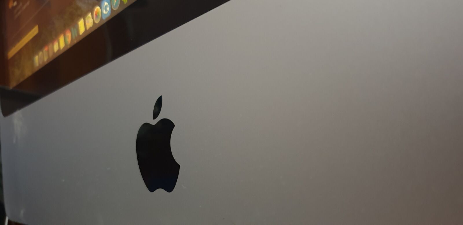 Samsung Galaxy S9+ sample photo. Apple, mac, logo photography