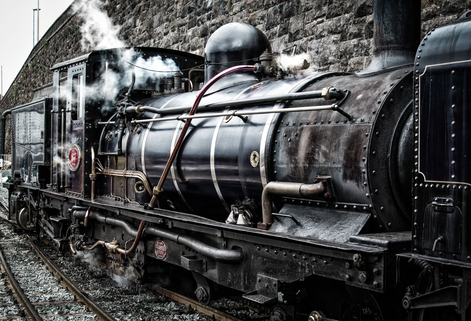 Canon EOS 600D (Rebel EOS T3i / EOS Kiss X5) sample photo. Locomotive, train, railway photography