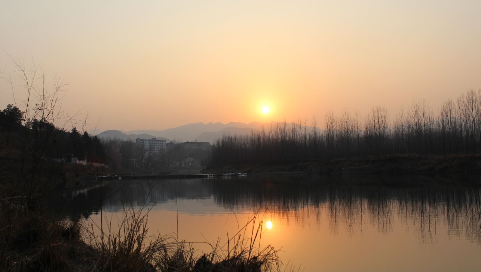 Canon EOS 650D (EOS Rebel T4i / EOS Kiss X6i) sample photo. Ink, sunset, riverside photography