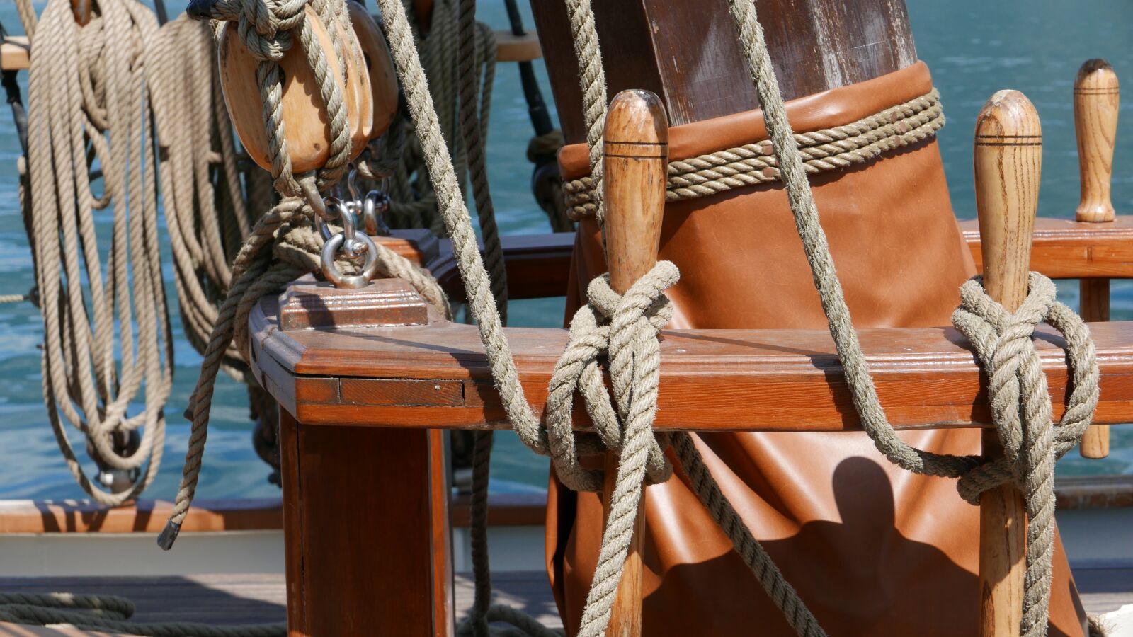 Panasonic Lumix DMC-LX100 sample photo. Boat, navigation, strings photography