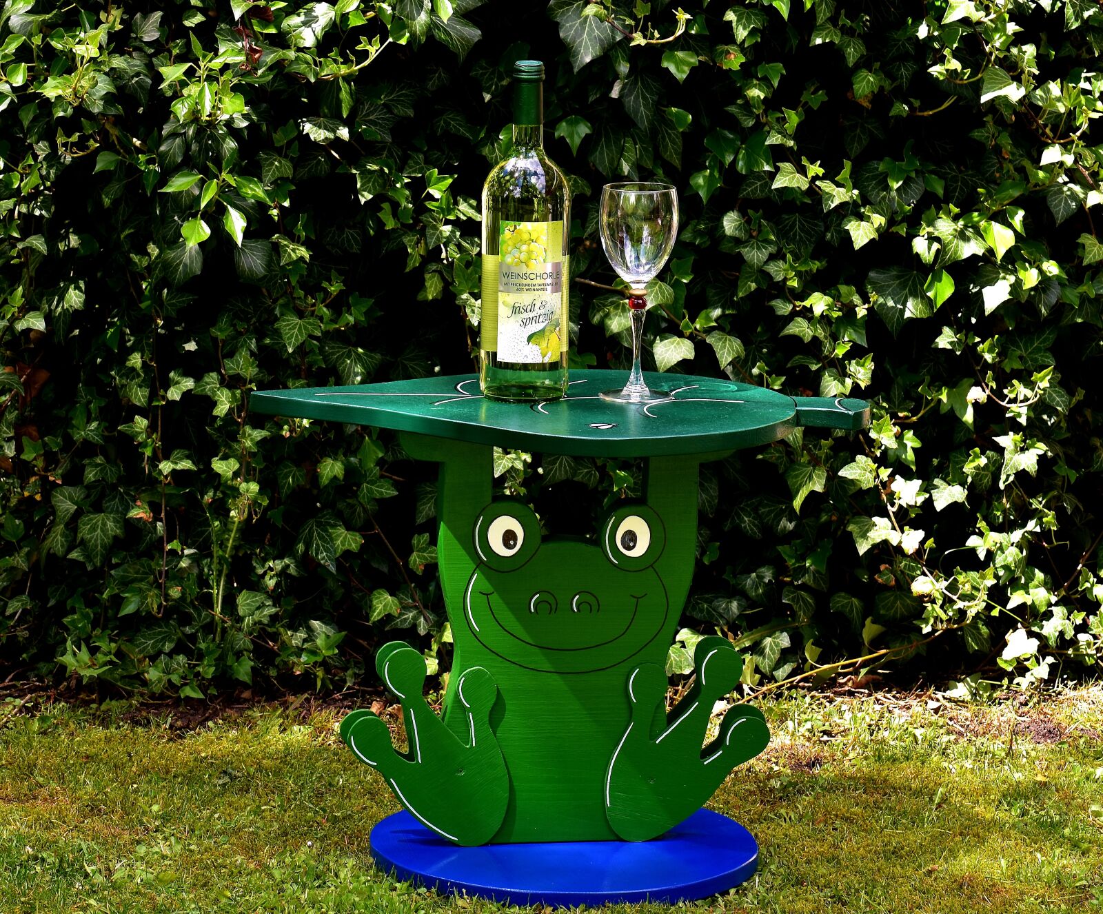 Nikon D7200 sample photo. Side table, hand labor photography