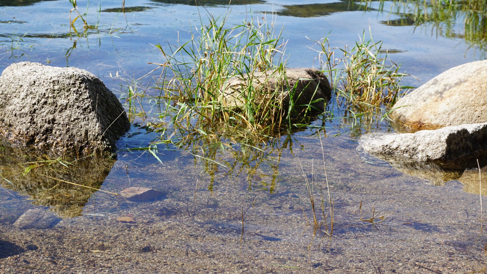 Sony E 16-50mm F3.5-5.6 PZ OSS sample photo. Schluchsee, stones, water photography