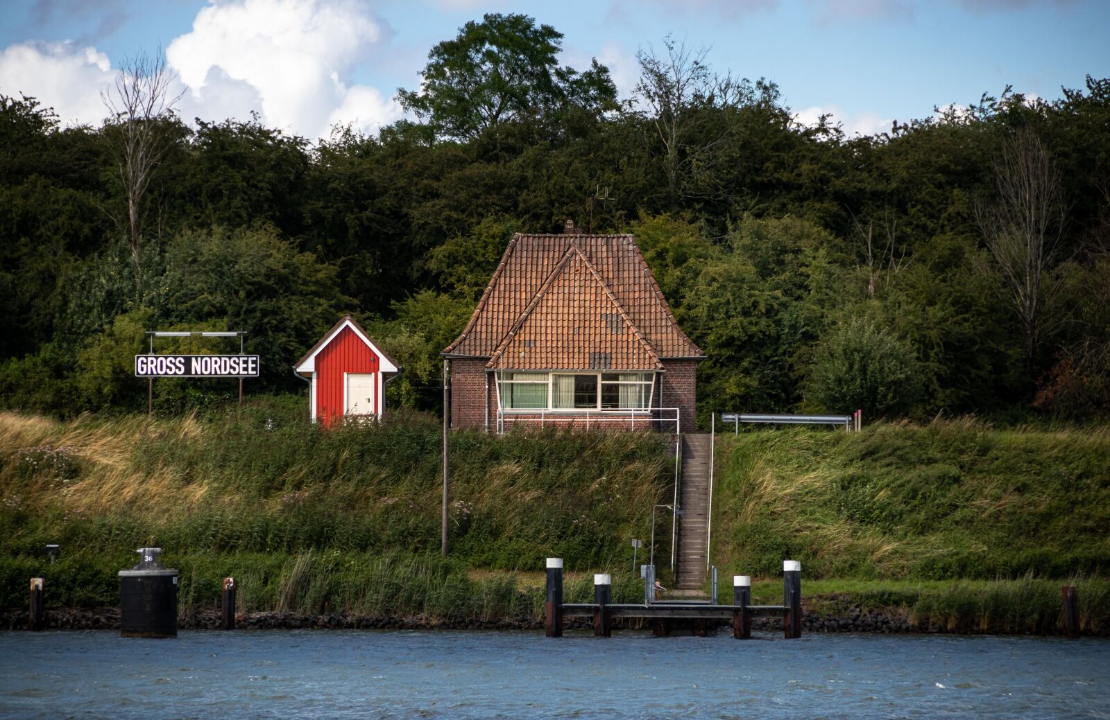 Canon EF-S 18-135mm F3.5-5.6 IS sample photo. Sewer house, house, hut photography