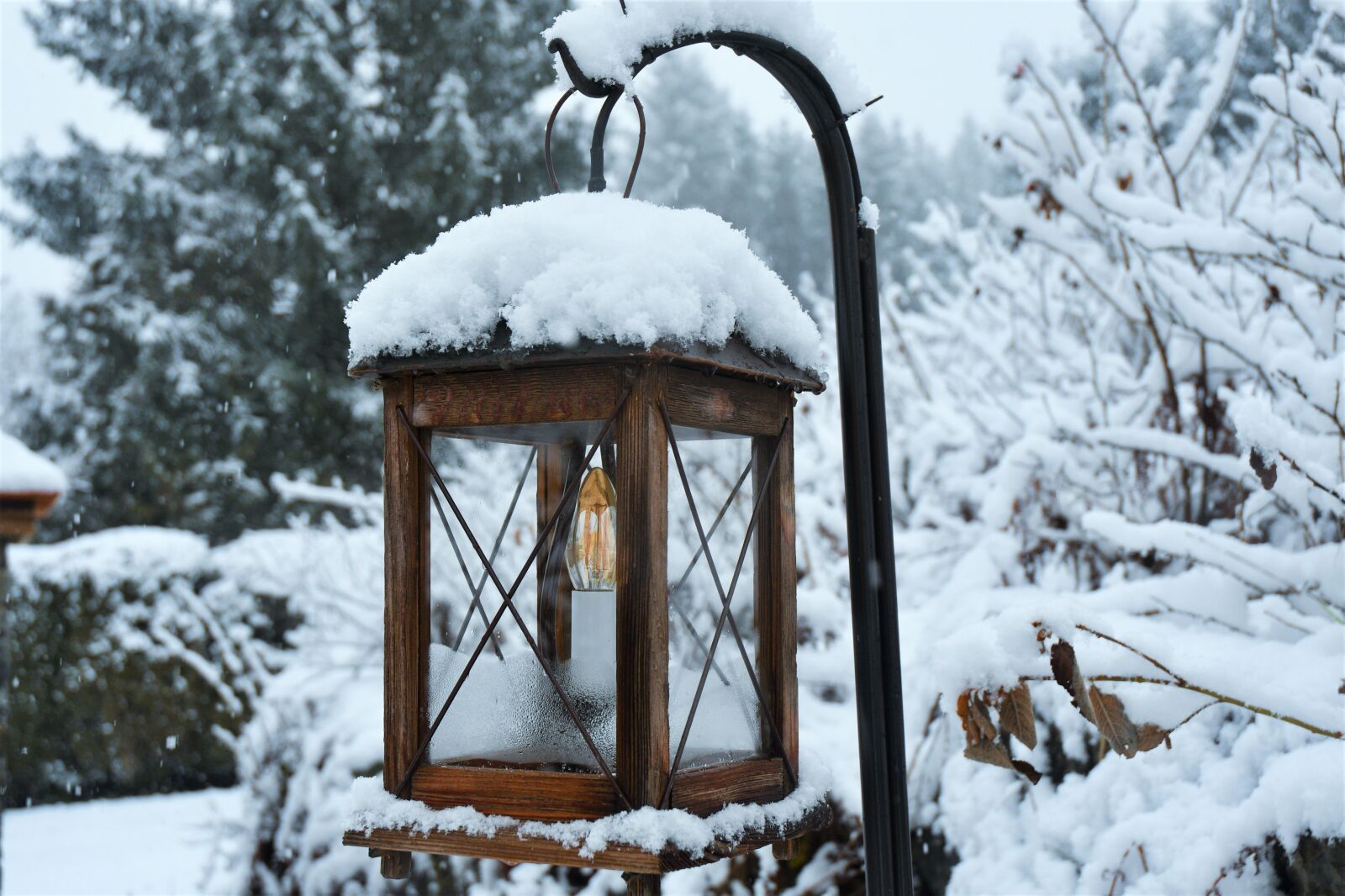 Nikon D7500 sample photo. Snow, outdoor lamp, winter photography