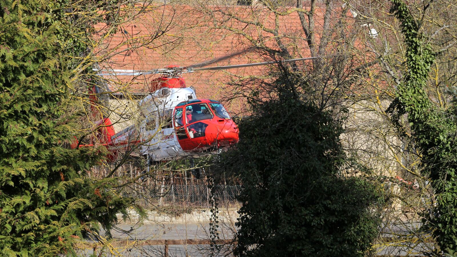 Canon EOS 600D (Rebel EOS T3i / EOS Kiss X5) sample photo. Helicopter, air rescue, flying photography