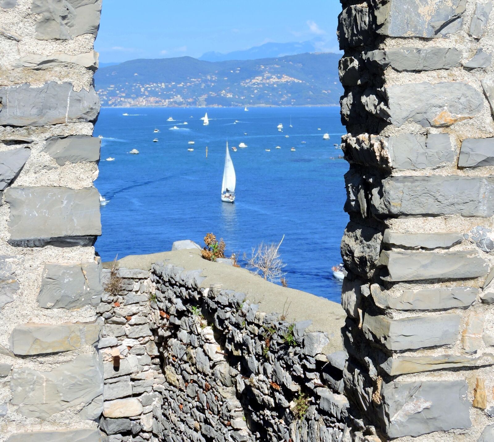 Nikon Coolpix P600 sample photo. Window, sea, stone photography