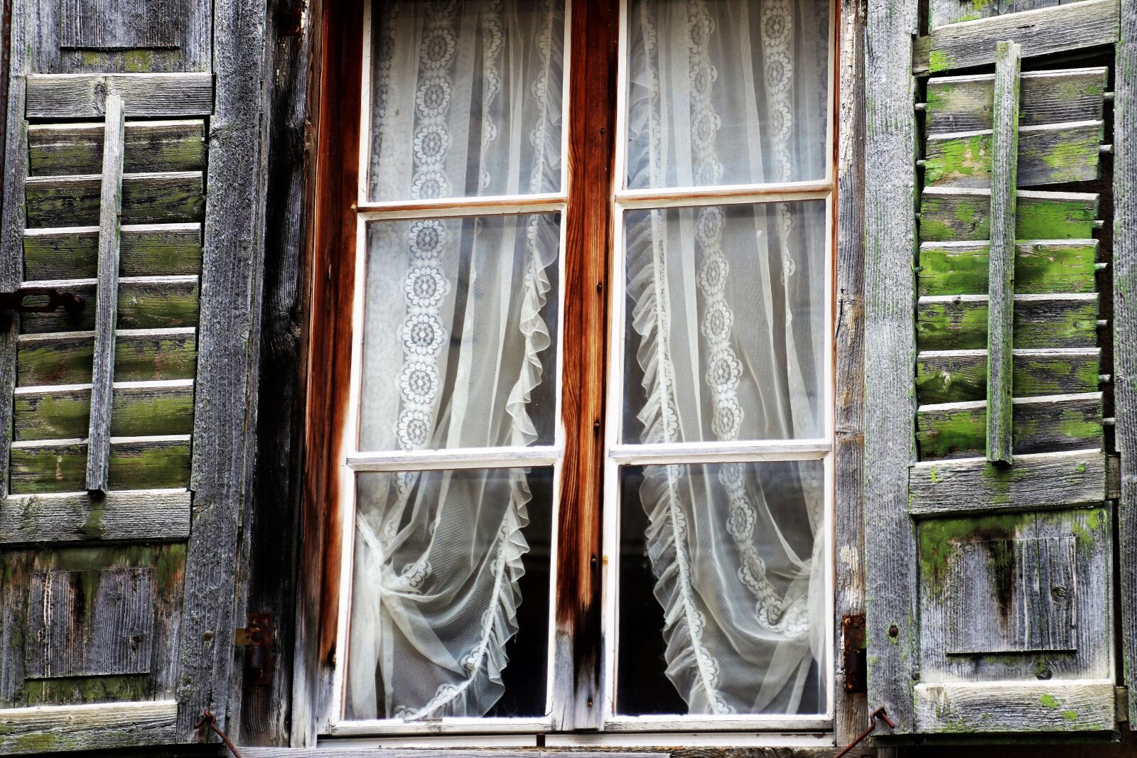 Canon EOS 80D sample photo. Destroyed, window, house photography
