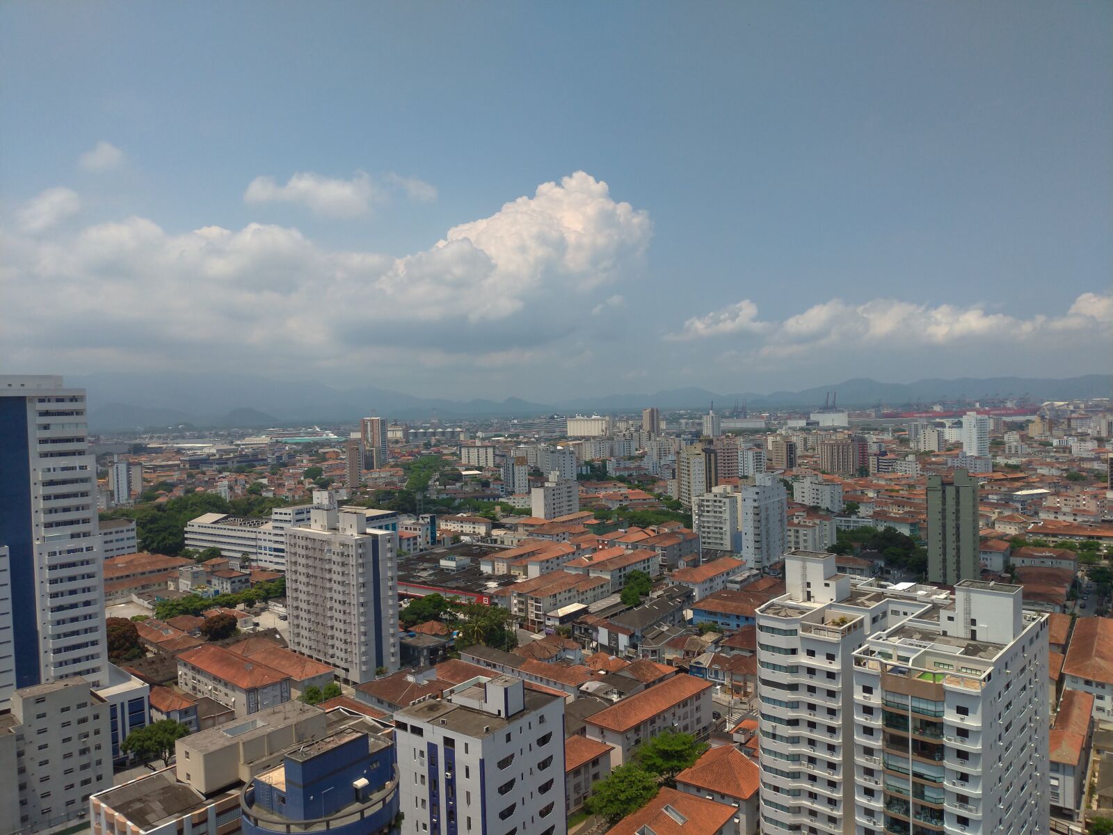 ASUS ZenFone 5 (ZE620KL) sample photo. City, building, architecture photography