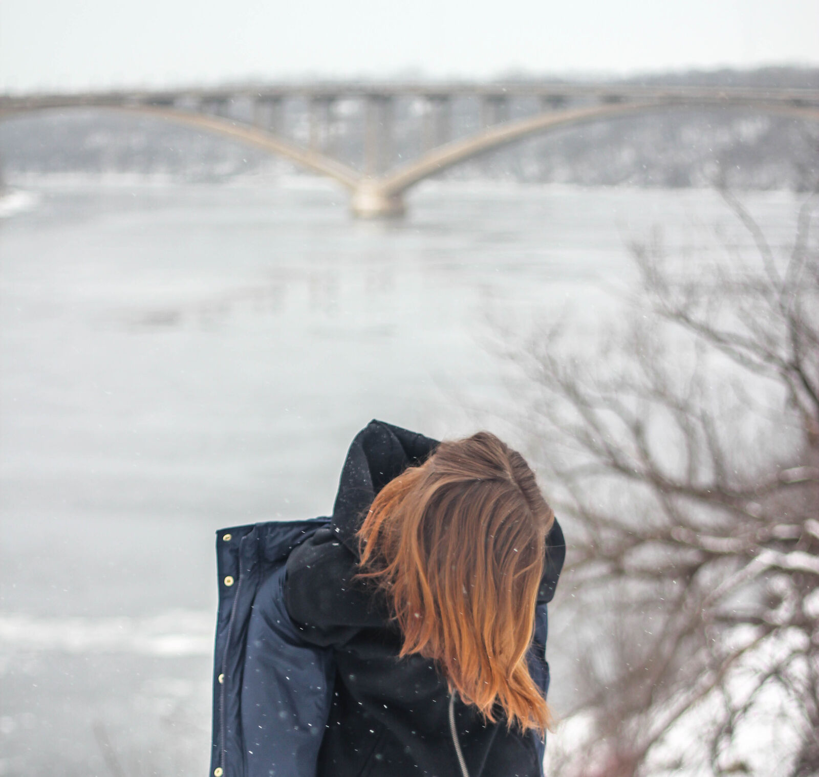 Canon EOS 550D (EOS Rebel T2i / EOS Kiss X4) sample photo. Alone, blur, bridge, cold photography