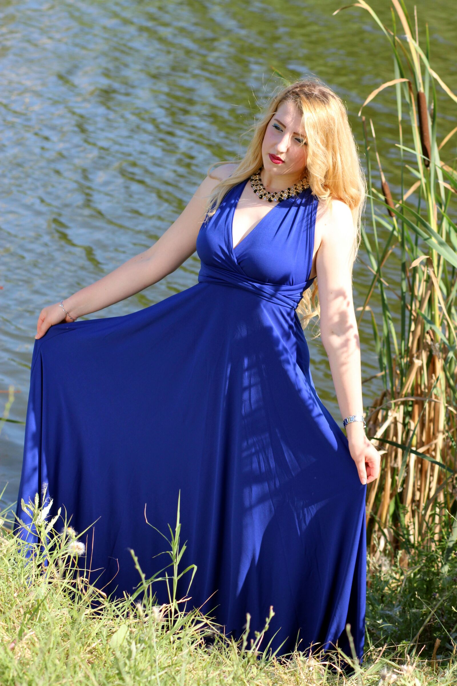 Canon EOS 700D (EOS Rebel T5i / EOS Kiss X7i) + Canon EF 85mm F1.8 USM sample photo. Girl, dress, blue photography