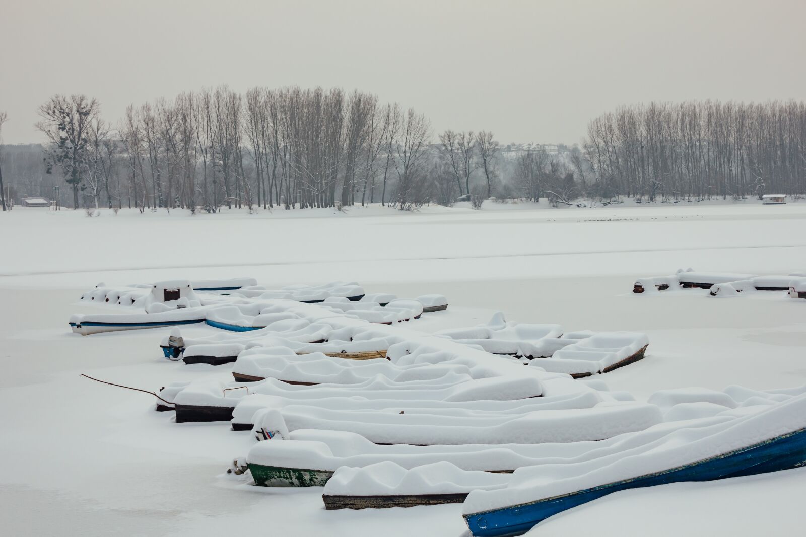 Canon EF-S 18-55mm F3.5-5.6 IS sample photo. Harbour, snow, boats, danube photography