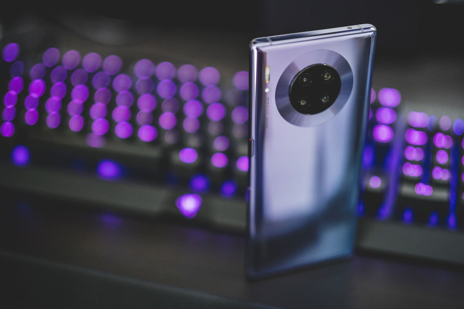 Sony a7 III + Sony Planar T* FE 50mm F1.4 ZA sample photo. Handphone, phone, technology photography