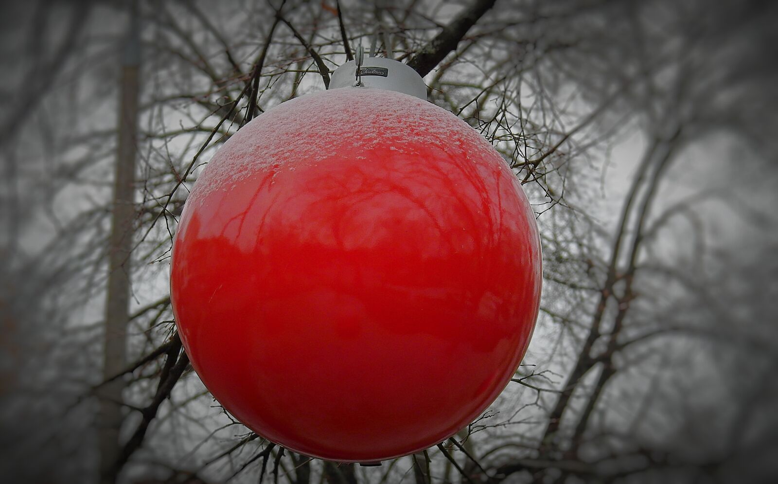 Nikon Coolpix P900 sample photo. Bauble, holidays, snow photography