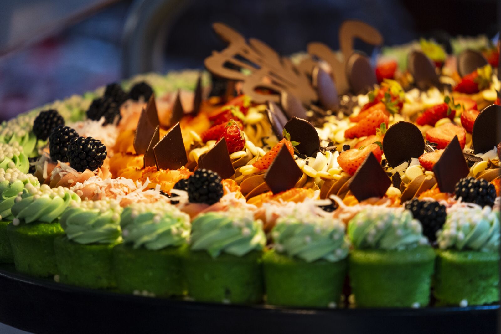Fujifilm X-T2 + Fujifilm XF 55-200mm F3.5-4.8 R LM OIS sample photo. Dessert, cake, chunks photography