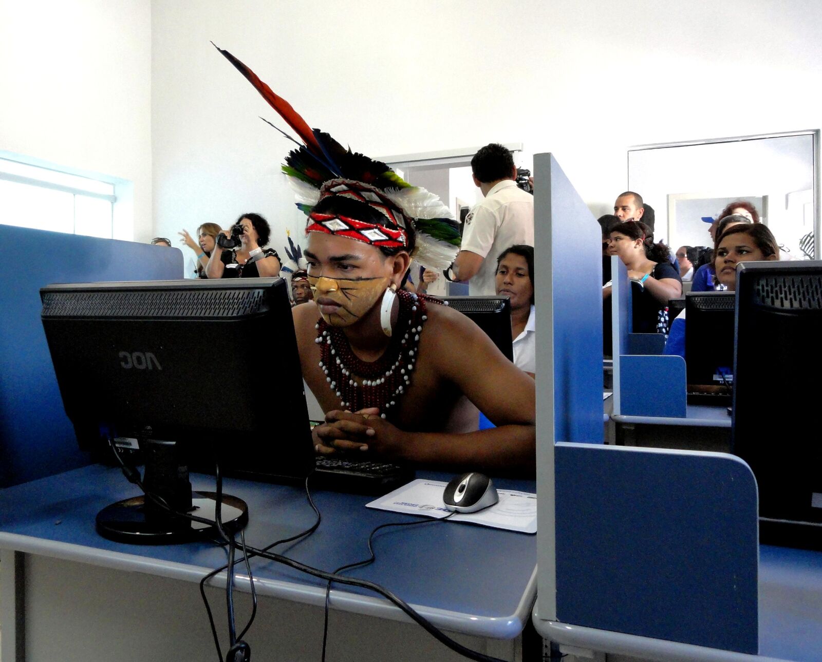 Sony Cyber-shot DSC-H55 sample photo. Young, brazilian, man, check photography