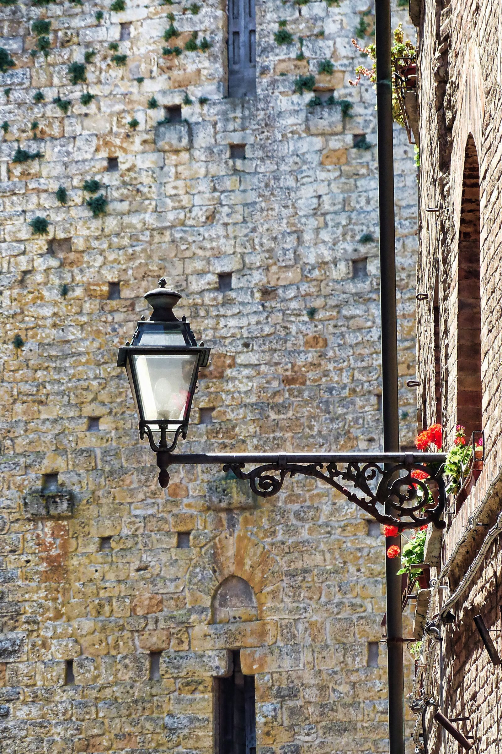 Panasonic Lumix DMC-FZ200 sample photo. Old, architecture, wall photography
