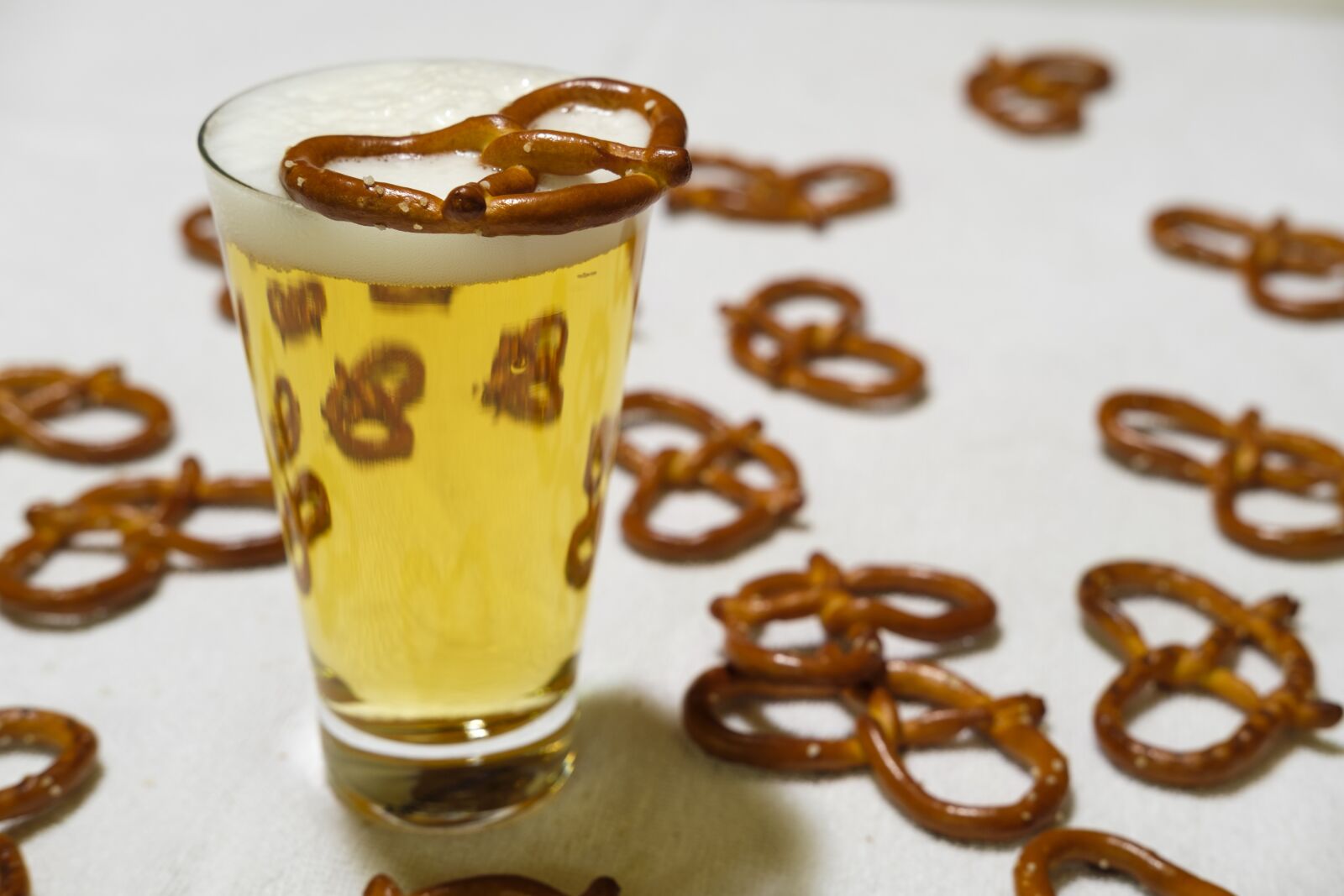 Fujifilm X-T2 + Fujifilm XF 35mm F2 R WR sample photo. Pretzel, pretzels, prezel photography