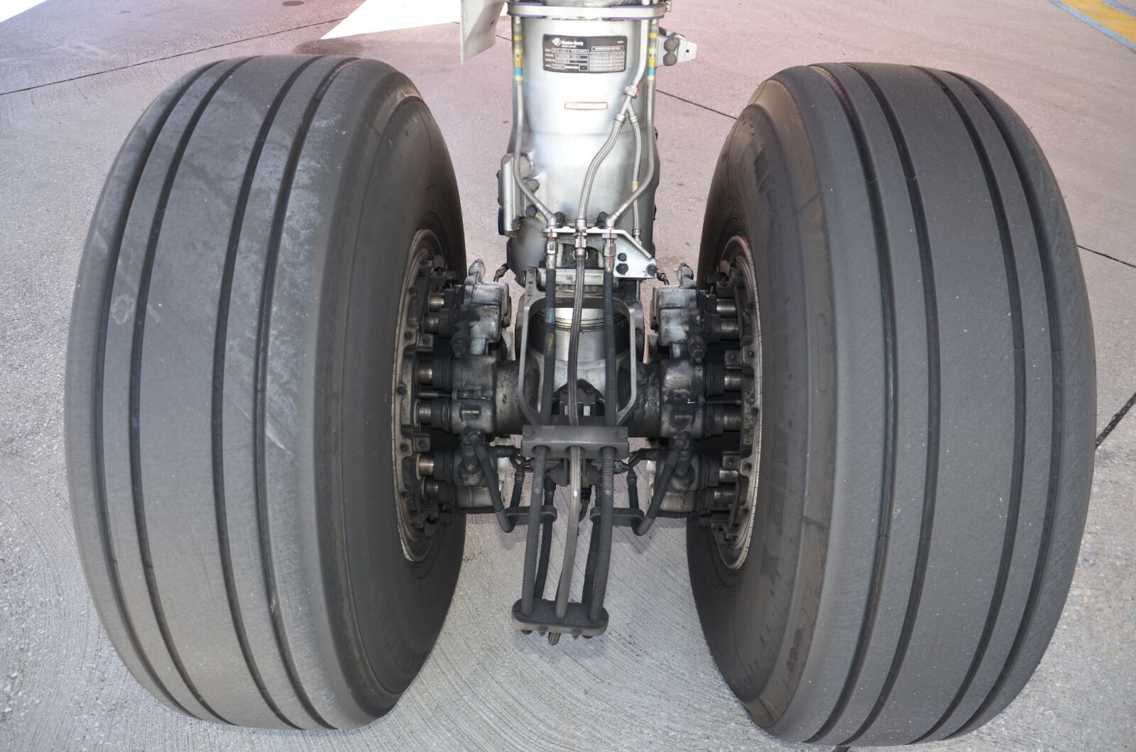 Nikon D7000 sample photo. Landing gear, aircraft, wheel photography