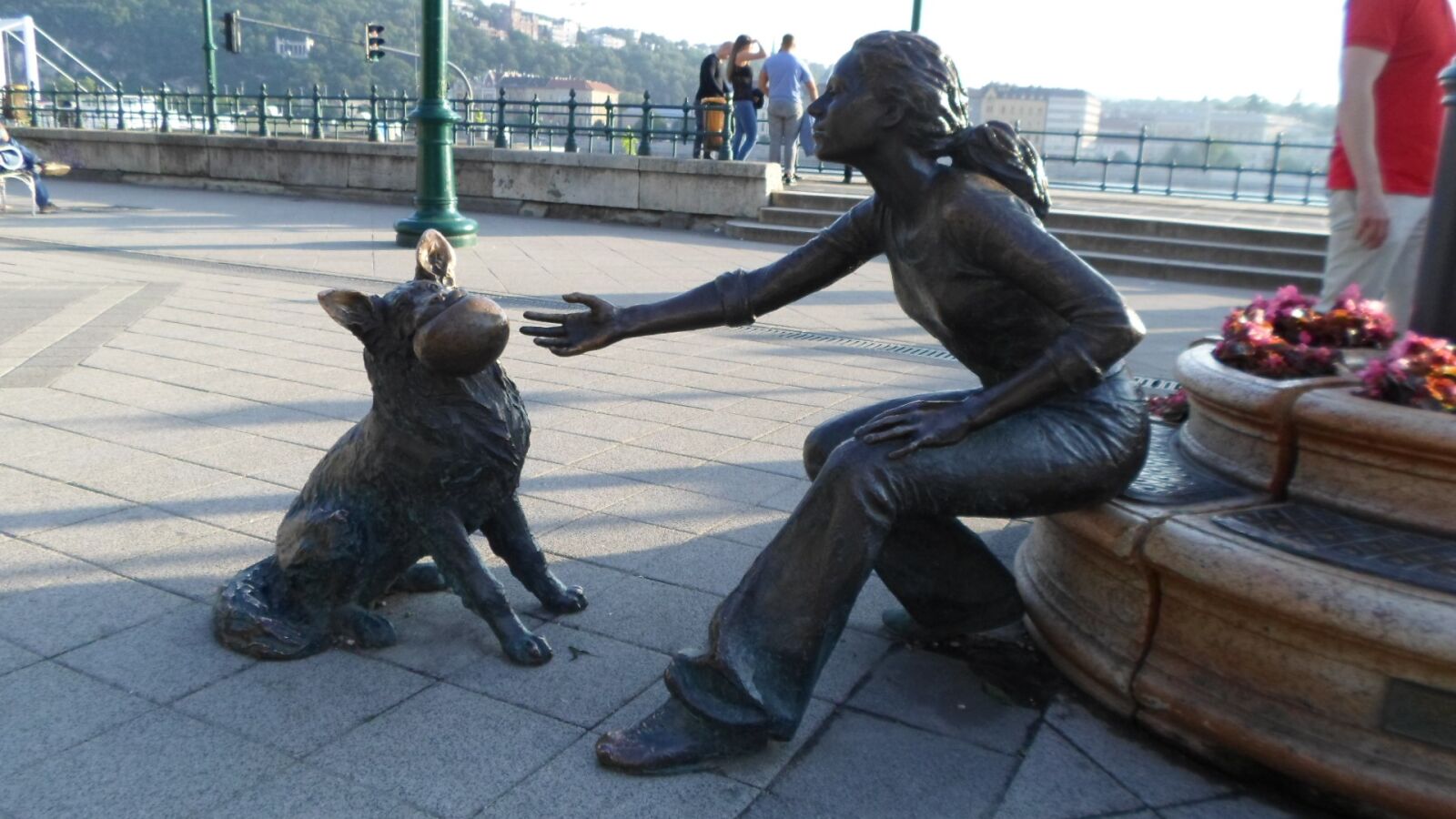 Samsung ES95 sample photo. Budapest, statue, hungary photography