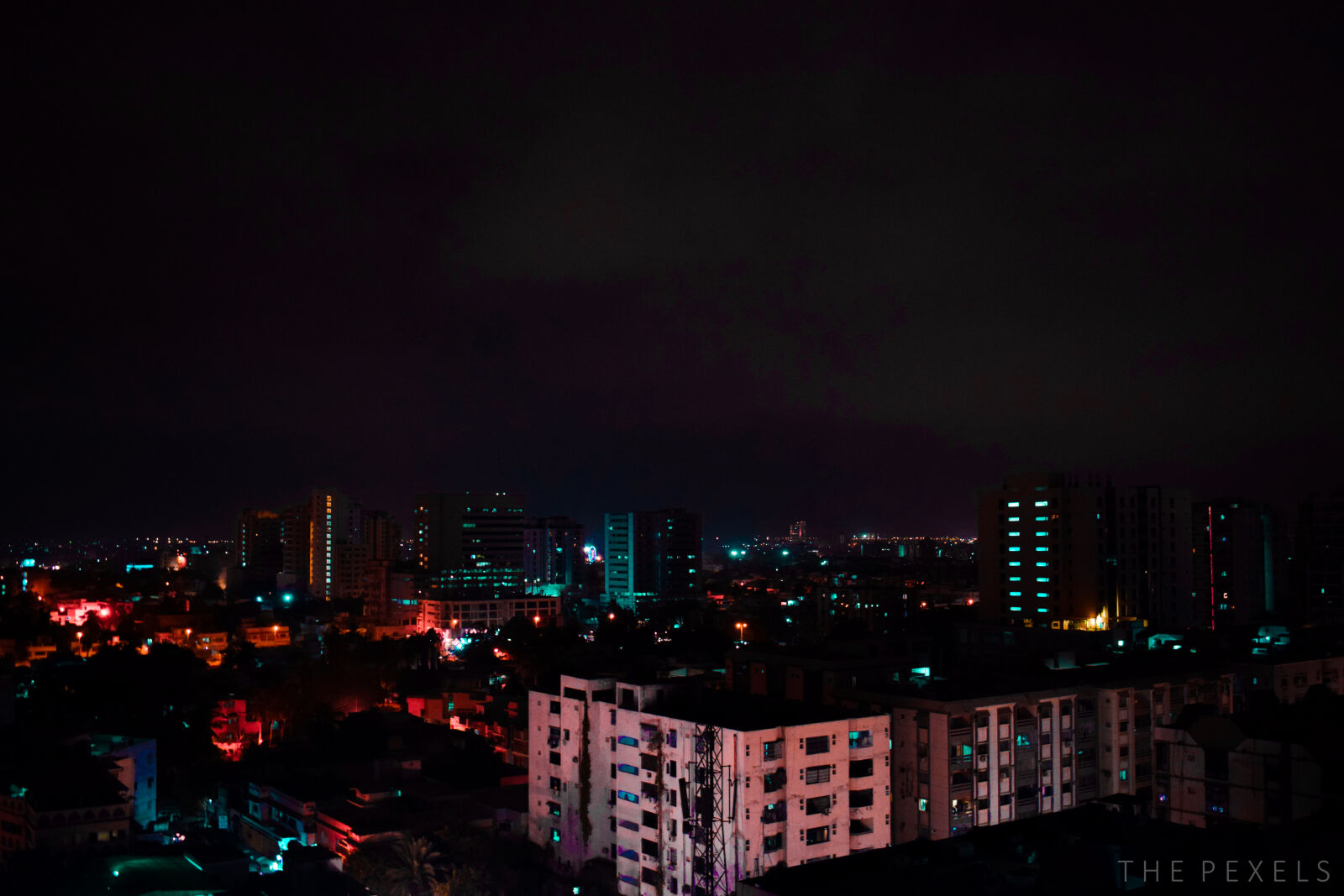 Nikon D3300 + Nikon AF-S DX Nikkor 18-55mm F3.5-5.6G II sample photo. Bahadurabad, buildings, karachi, night photography