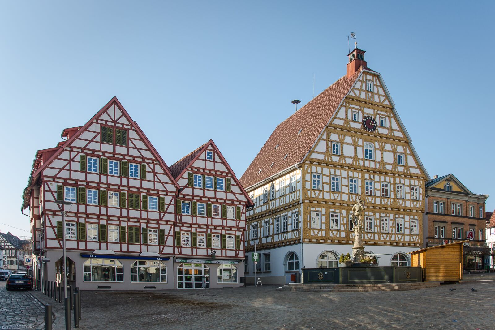 Canon EF 24-105mm F4L IS USM sample photo. Leonberg, town hall, marketplace photography