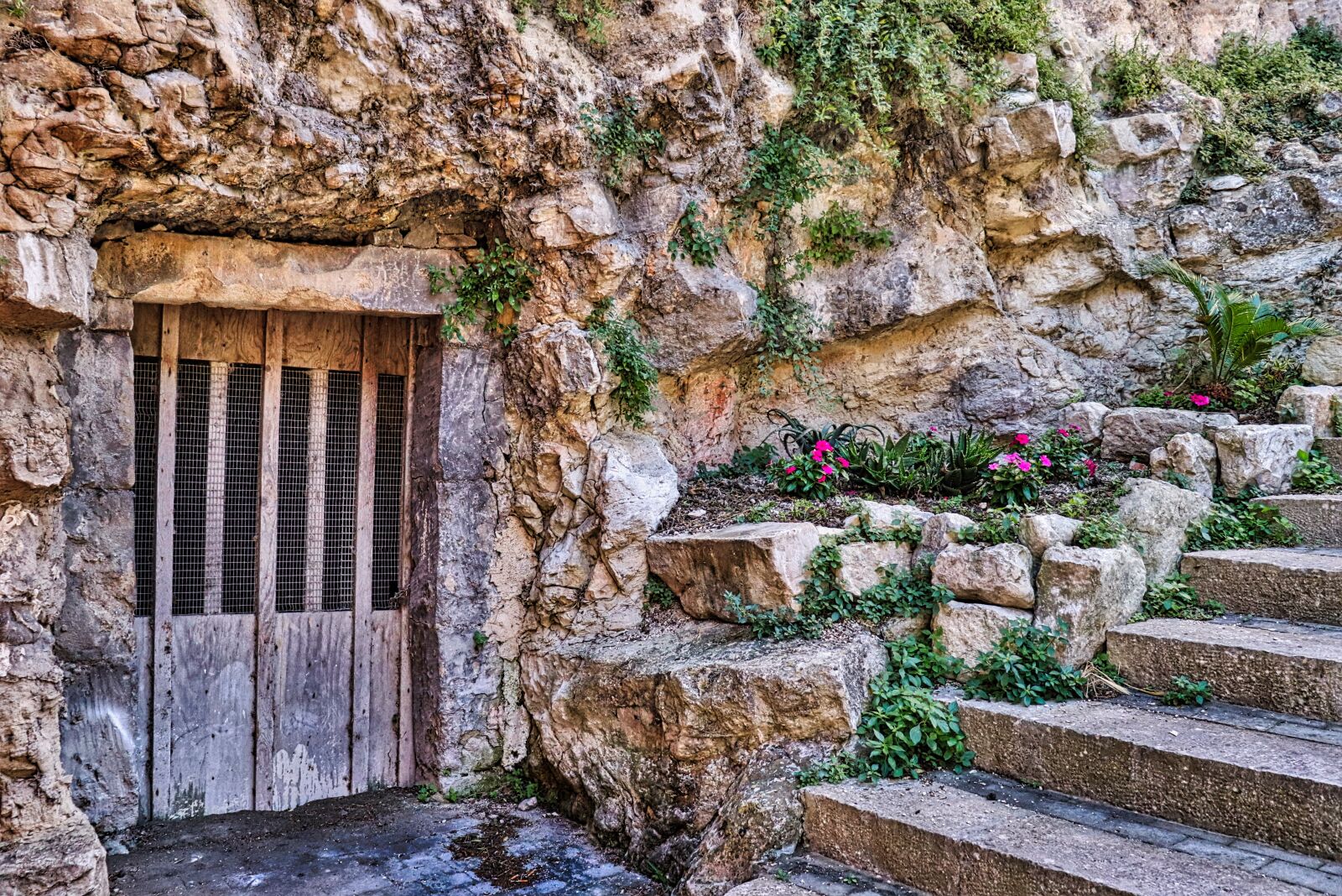 Canon EOS 77D (EOS 9000D / EOS 770D) sample photo. Porta, vecchia, scale photography