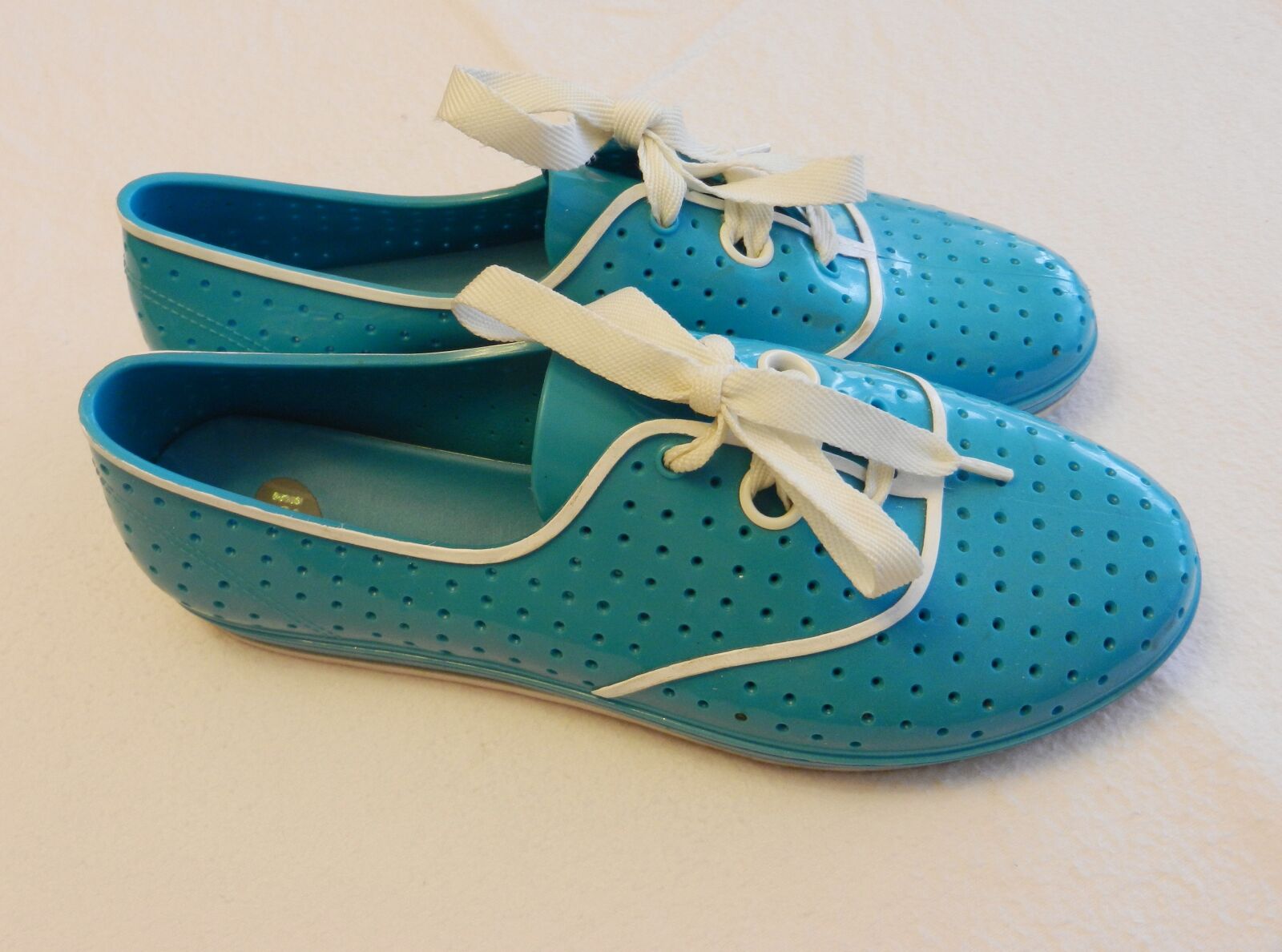 Nikon Coolpix S9100 sample photo. Shoes, footwear, turquoise photography