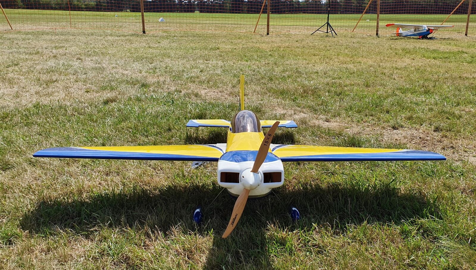 Samsung Galaxy S10+ sample photo. Model plane, wing, pulpit photography