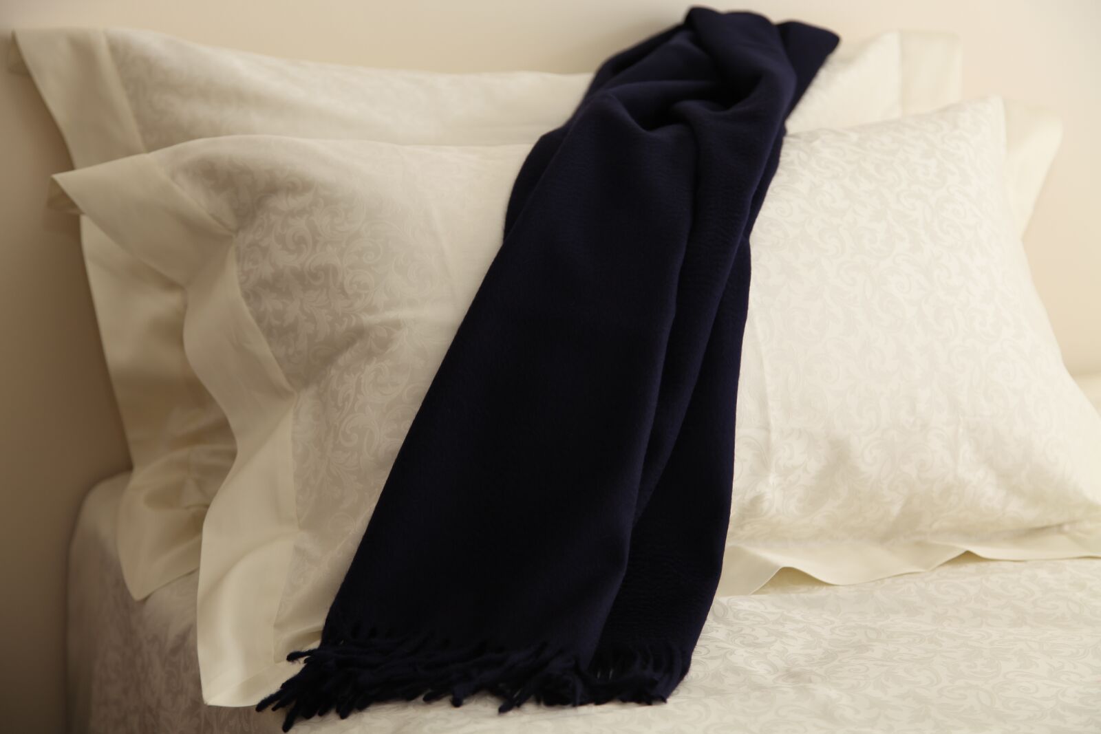 Canon EOS 5D Mark II sample photo. Scarf, pashmina, the bed photography