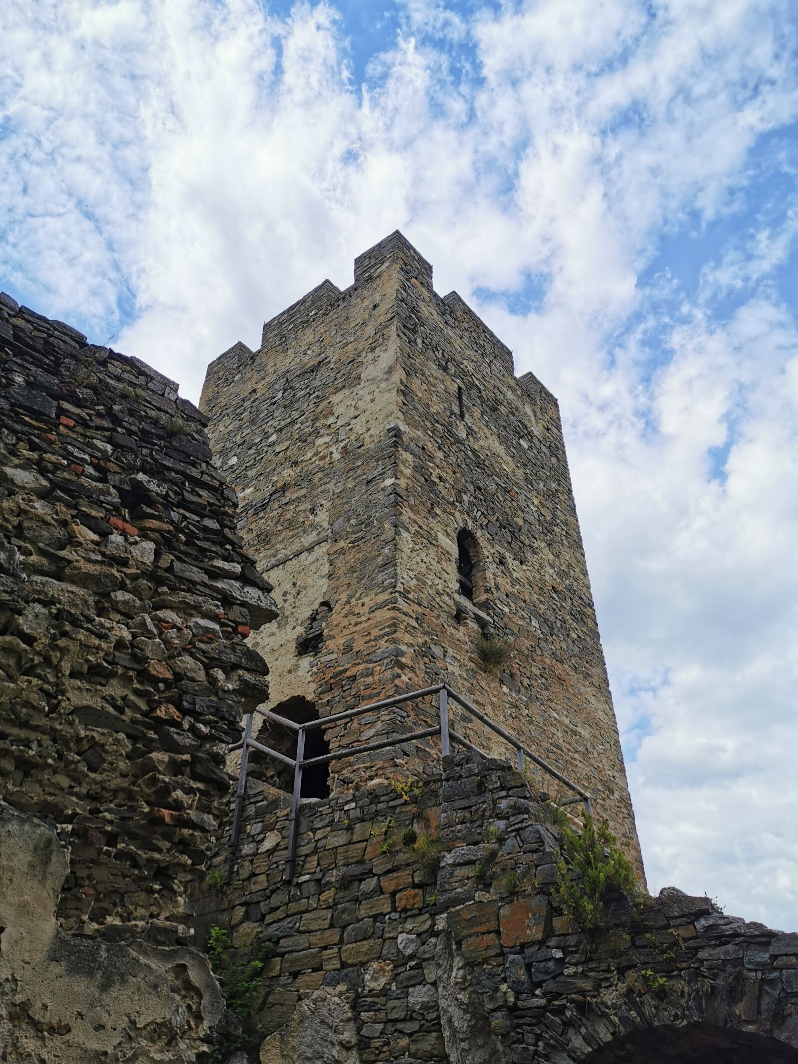 HUAWEI P30 sample photo. Ruin, tower, castle photography