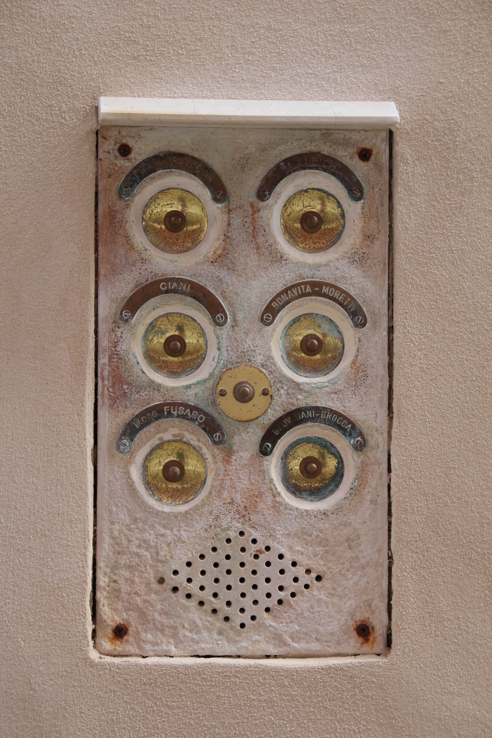 Canon EOS 600D (Rebel EOS T3i / EOS Kiss X5) sample photo. Bell, doorbell, input photography