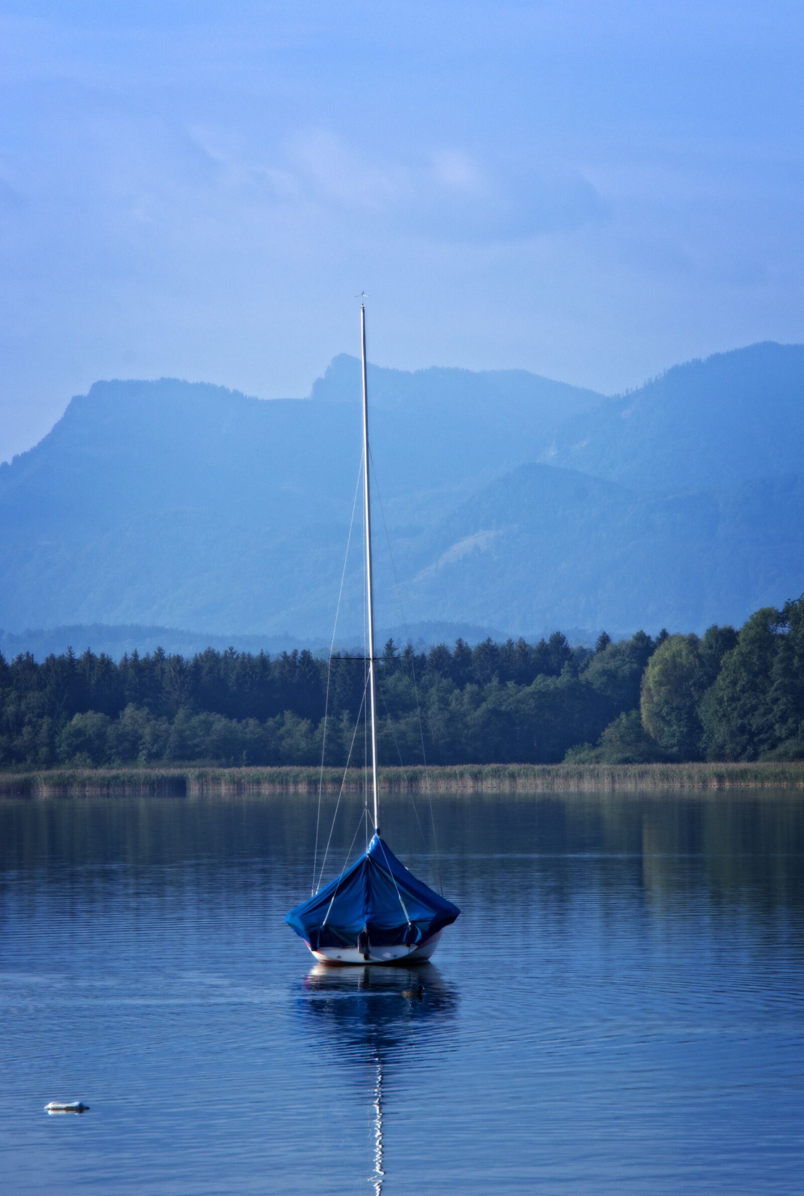 55.0-200.0mm f/4.0-f/5.6 sample photo. Boat, anchorage, lake photography
