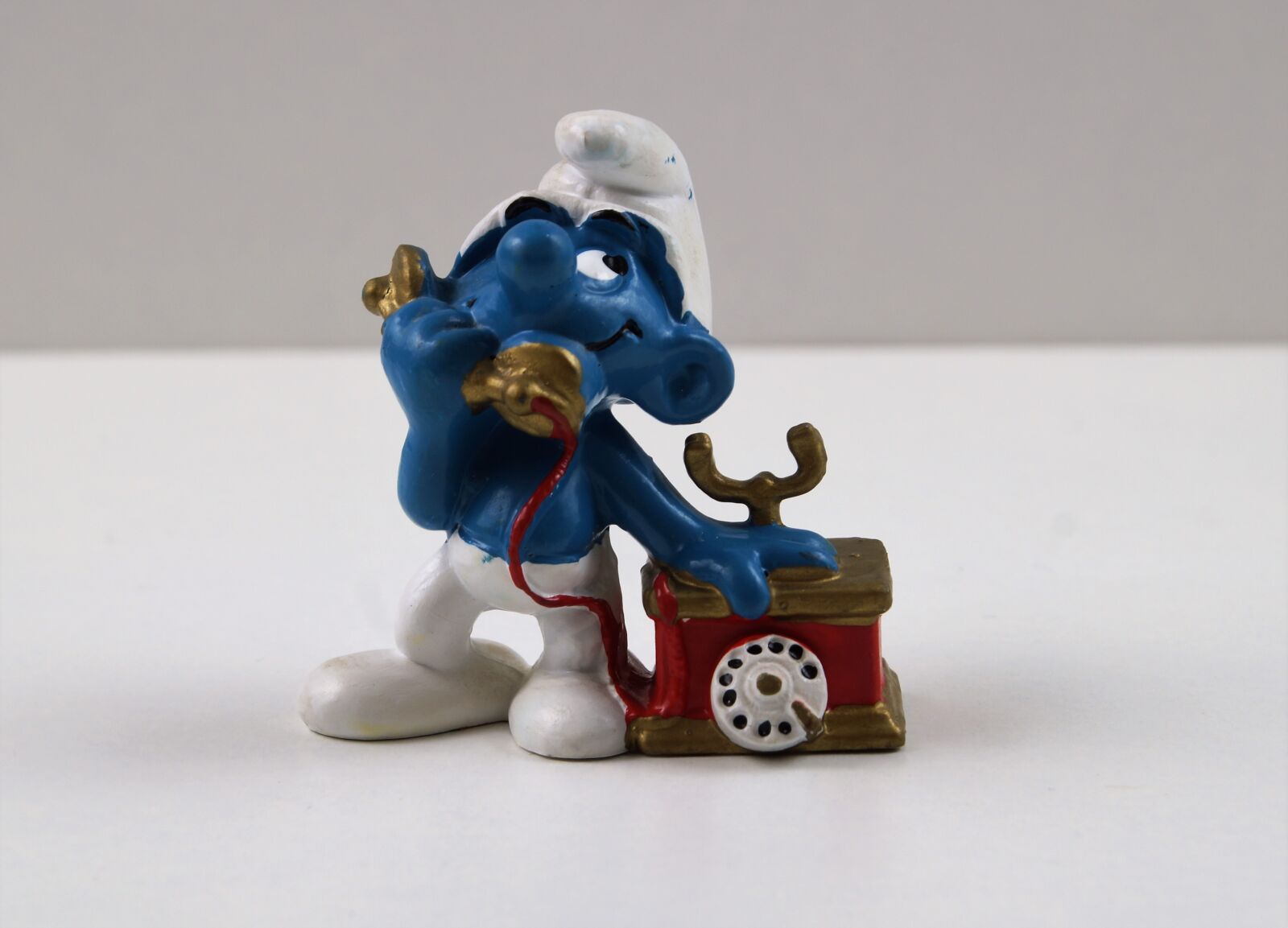 Sony DT 18-70mm F3.5-5.6 sample photo. Smurf, smurfs, telephone smurf photography