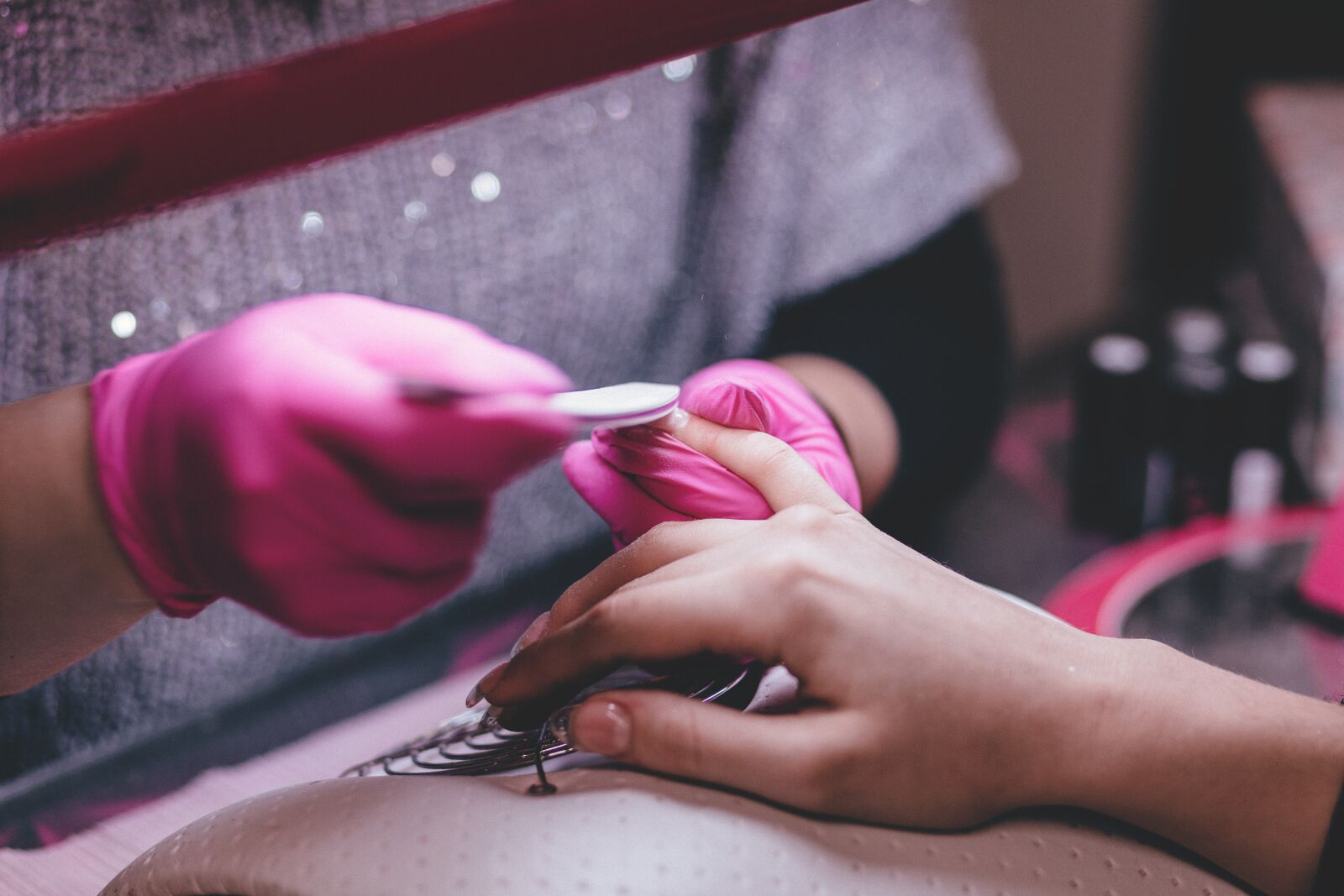 Canon EF 85mm F1.8 USM sample photo. People, hands, manicure photography