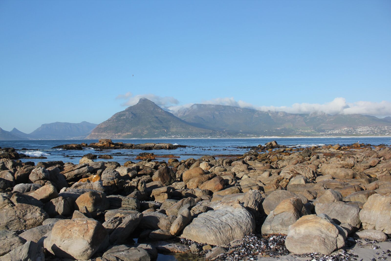 Canon EOS 550D (EOS Rebel T2i / EOS Kiss X4) sample photo. Rocks, sea, mountain photography