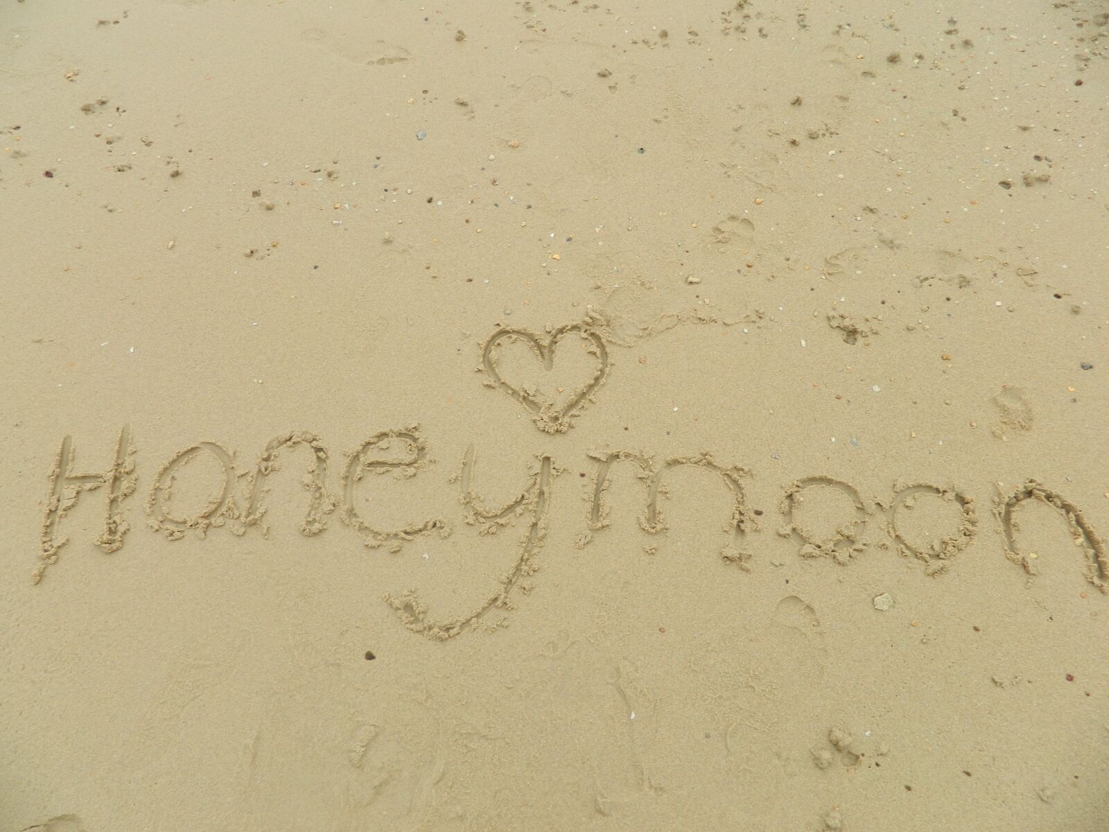 Nikon COOLPIX L310 sample photo. Honeymoon, beach, sand photography