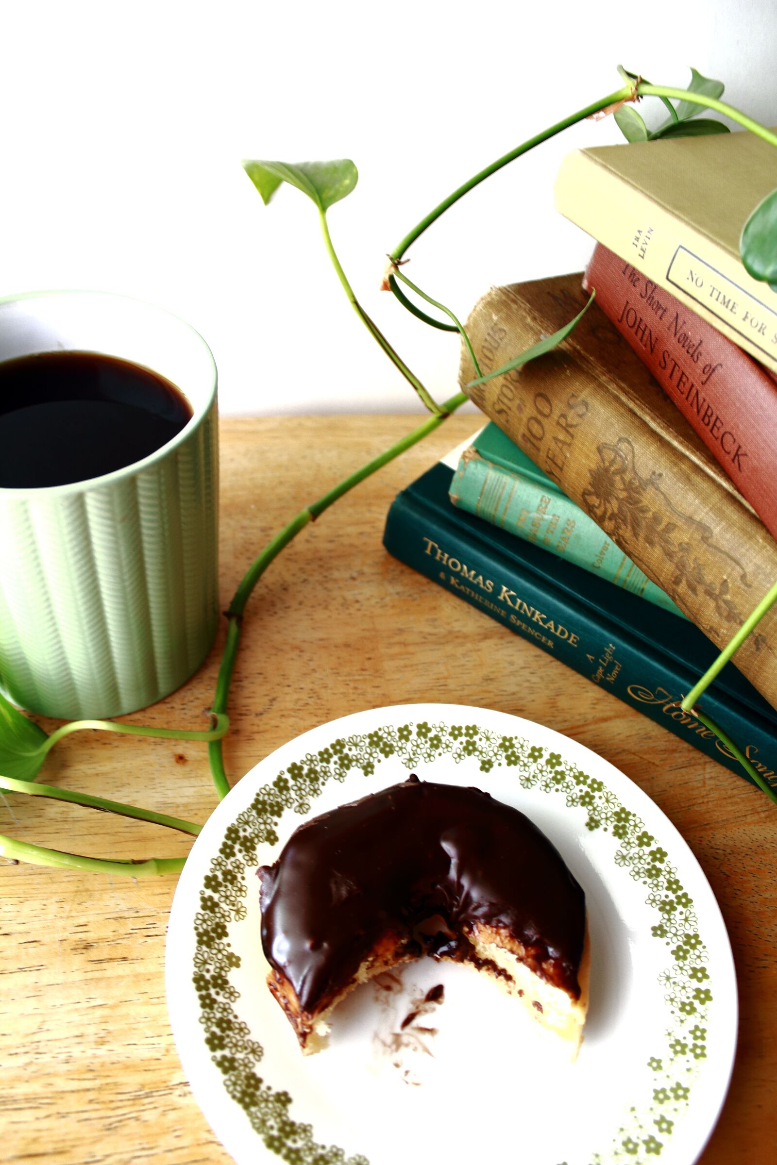 Canon EOS 1200D (EOS Rebel T5 / EOS Kiss X70 / EOS Hi) sample photo. Donut, doughnut, coffee photography