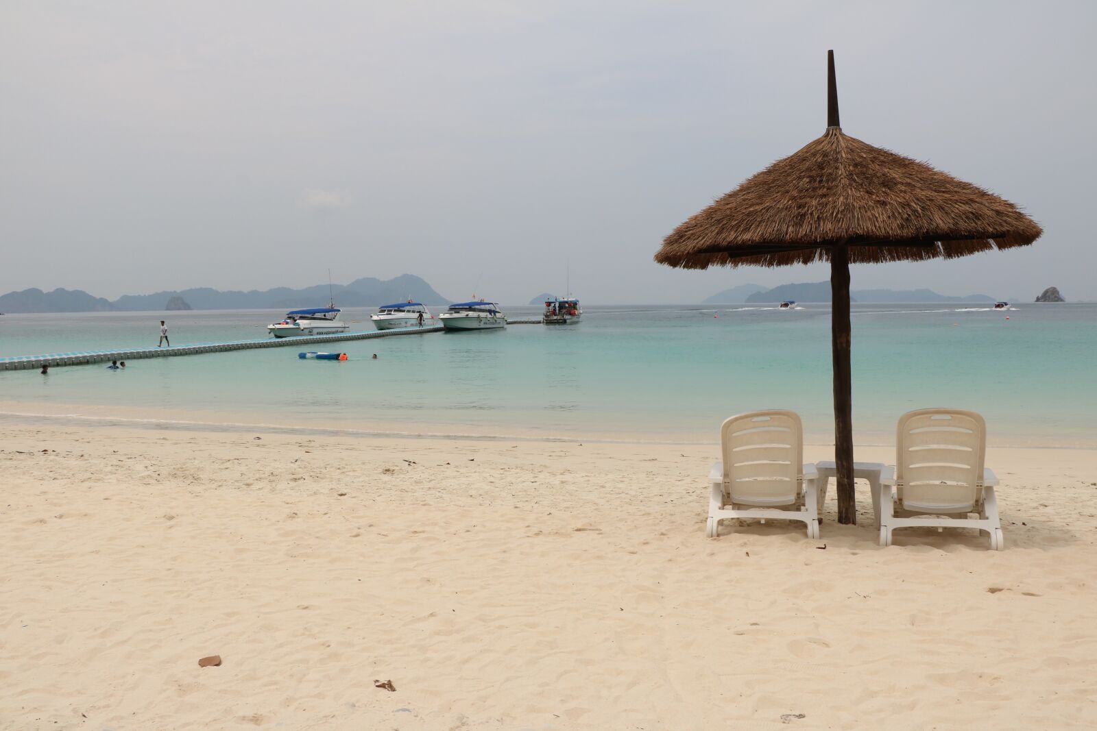 Canon EOS 750D (EOS Rebel T6i / EOS Kiss X8i) sample photo. Beach, chair, summer photography