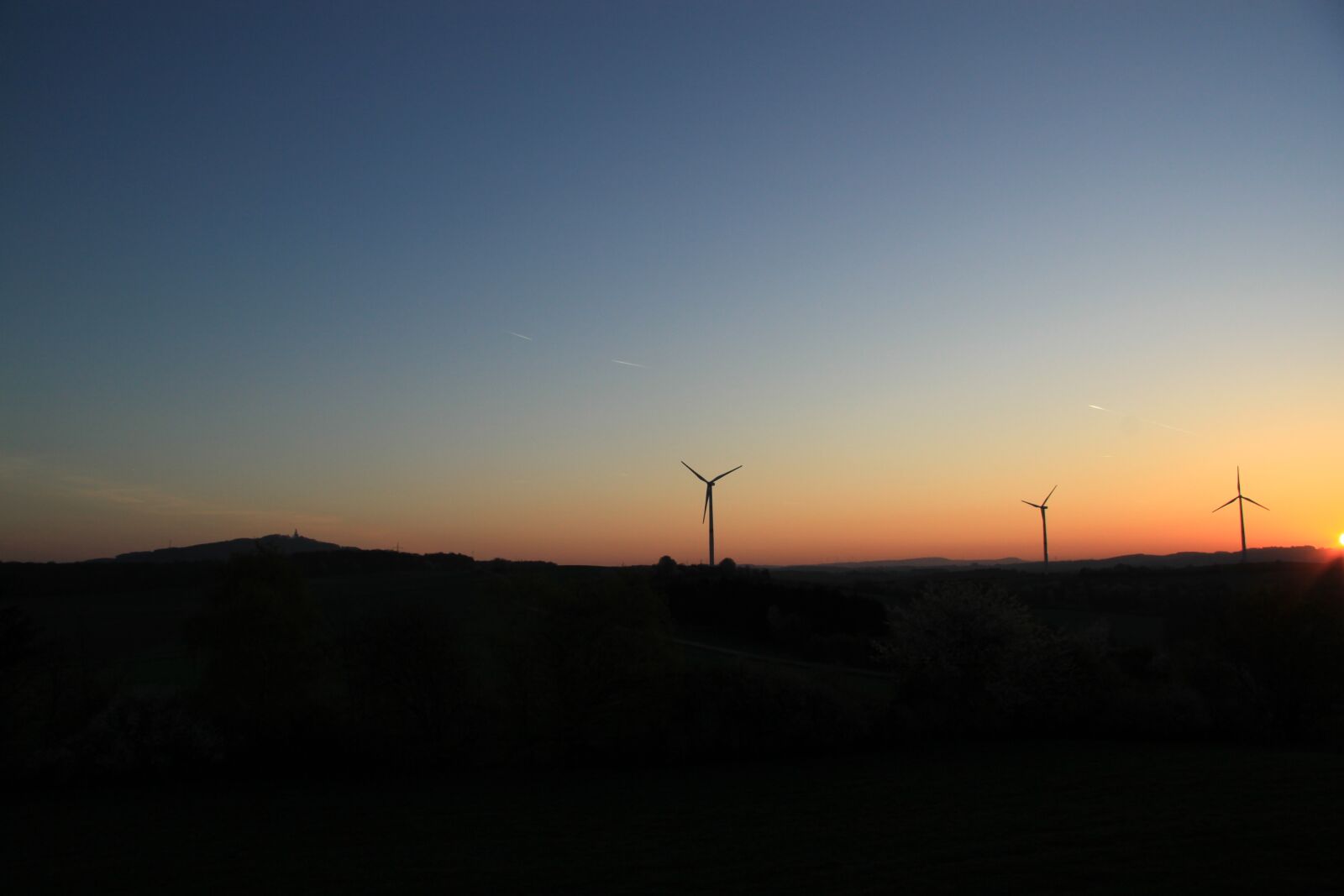 Canon EOS 500D (EOS Rebel T1i / EOS Kiss X3) sample photo. Pinwheel, sunset, sky photography