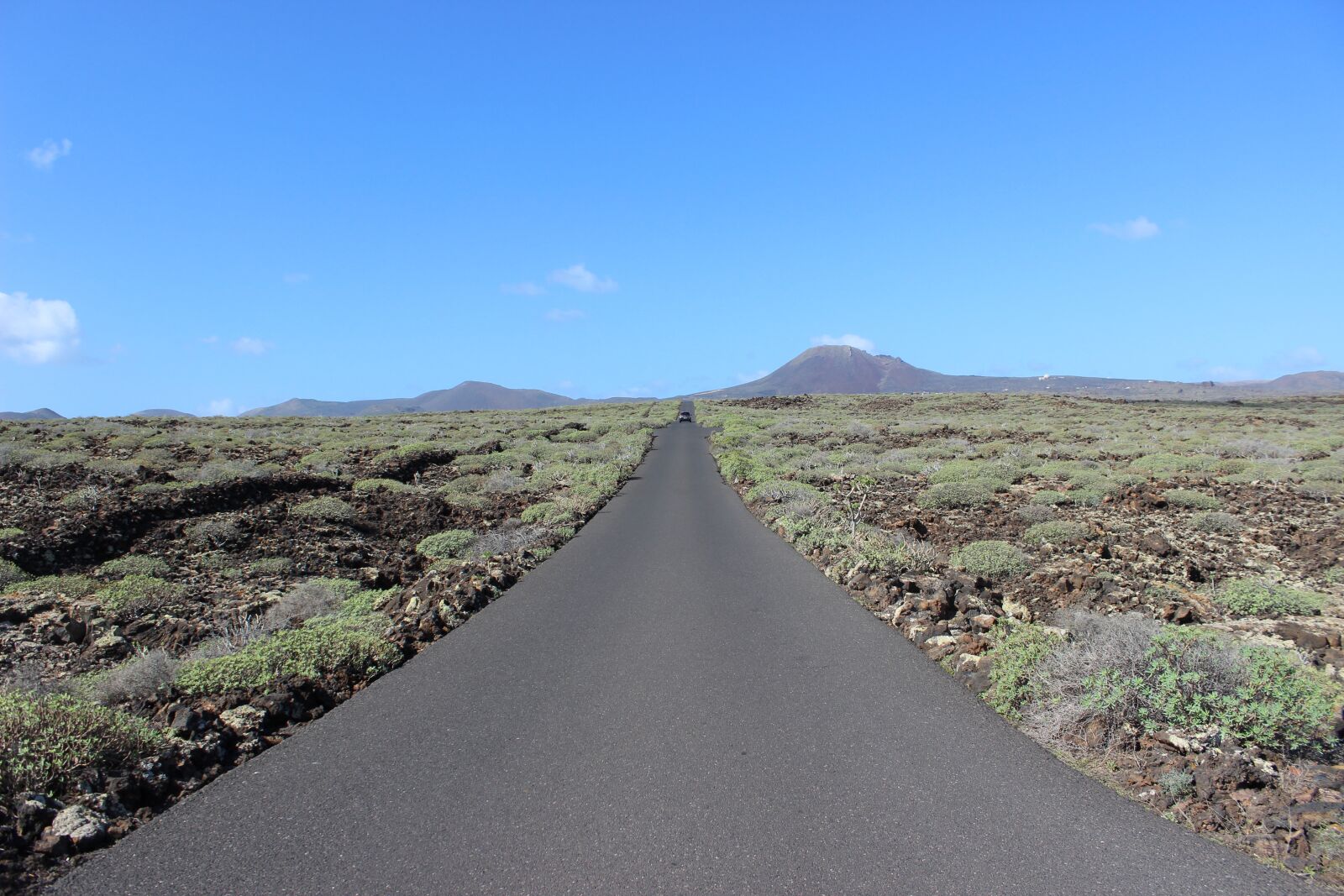 Canon EOS 600D (Rebel EOS T3i / EOS Kiss X5) sample photo. Road, travel, lanzarote photography