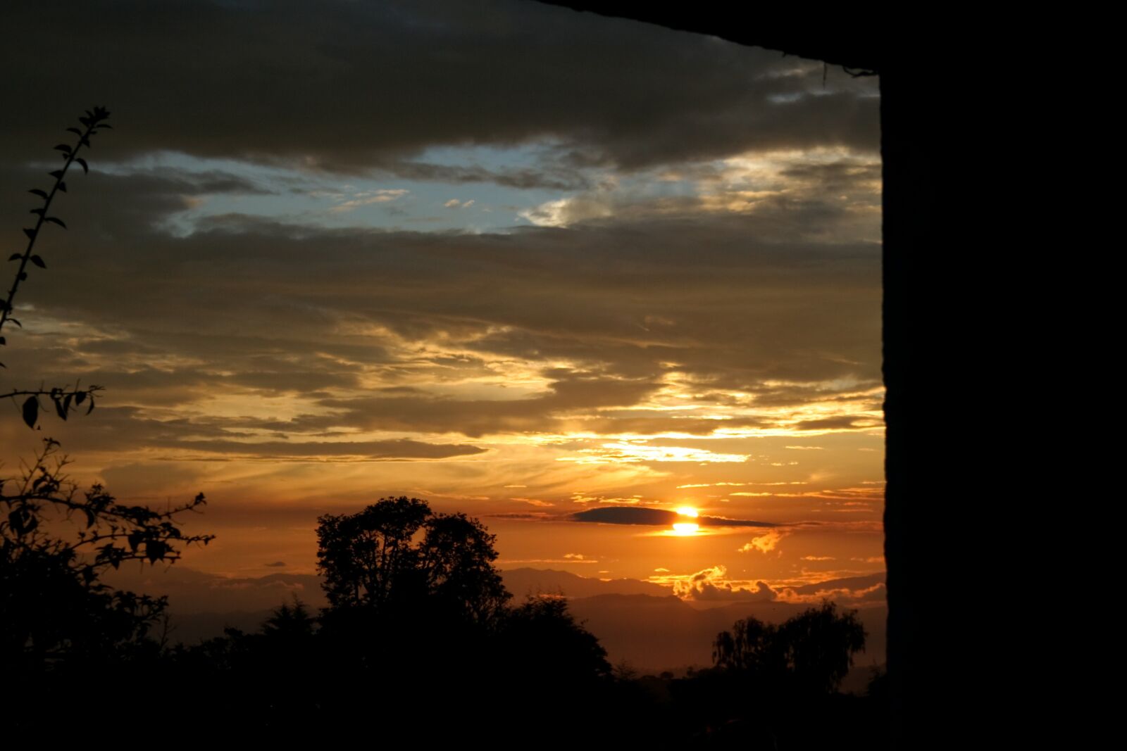 Canon EOS 350D (EOS Digital Rebel XT / EOS Kiss Digital N) sample photo. Sunset, sun, landscape photography